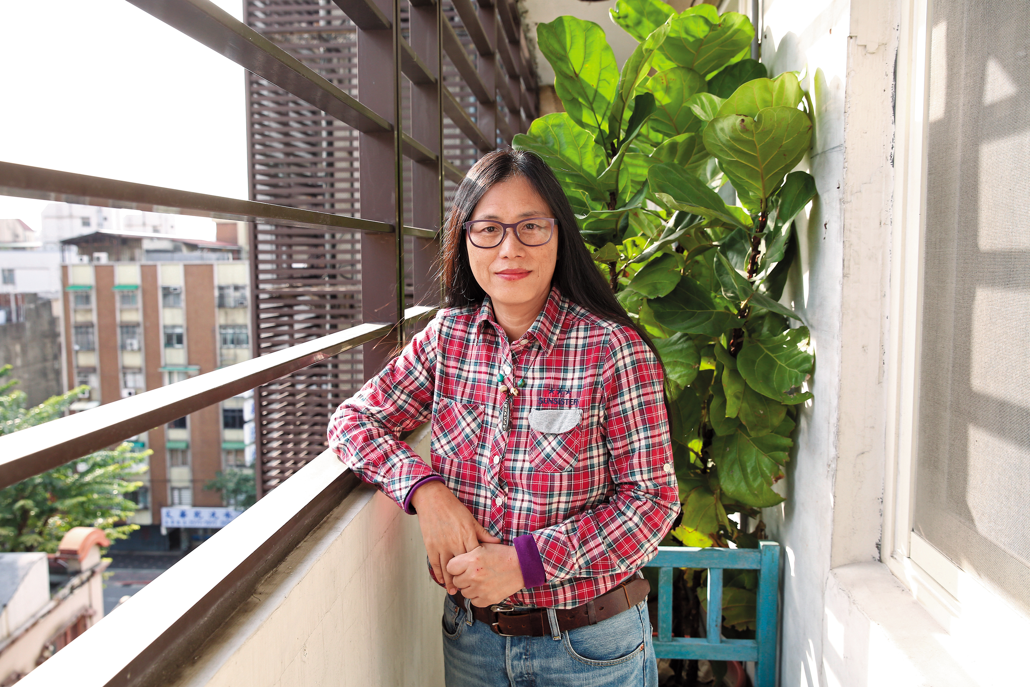 攝影師出身的導演林麗芳把拍紀錄片當成一場身心的大旅行。