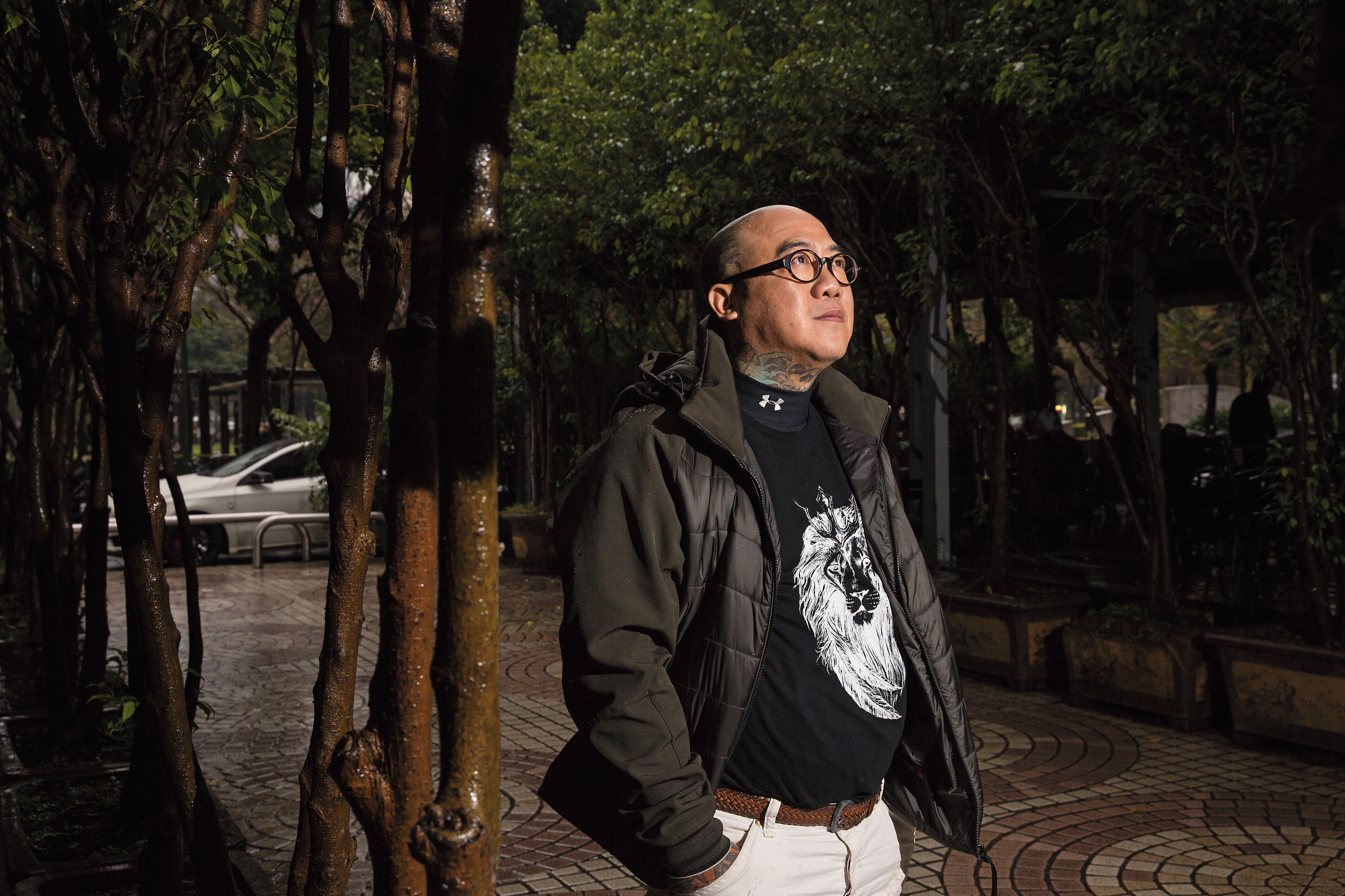 阮橋本年輕時吸毒25年，好不容易戒毒，想挽回瀕臨破碎的家庭，卻意外與兒子天人永隔。