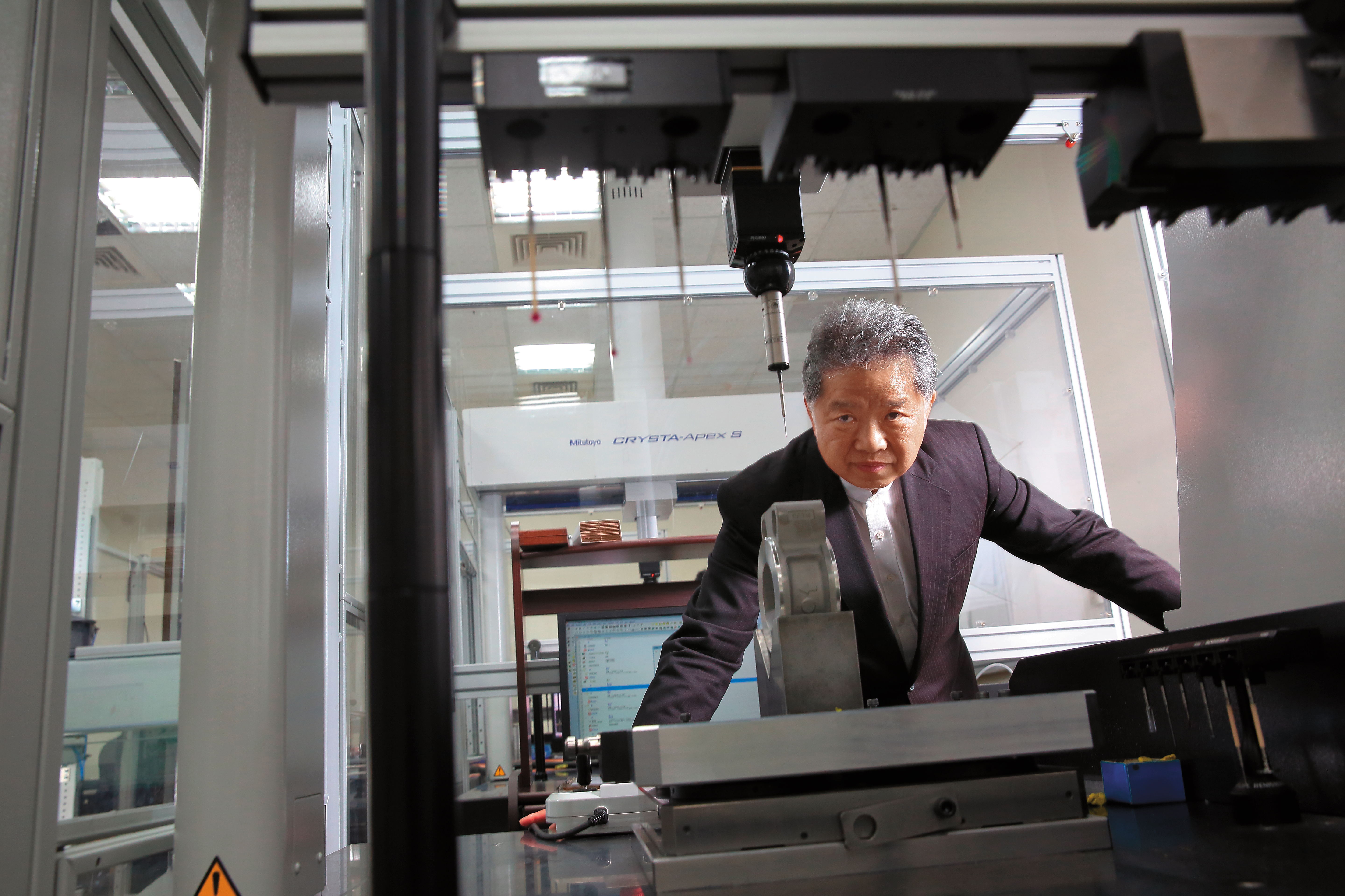 黃亞興48歲那年離開前東家,另起爐灶創立時碩科技,秉著良好的業務力與技術後盾,成功打進汽車安全氣囊和傳動、工業儀表、航太等一線客戶,去年營收達33億元。