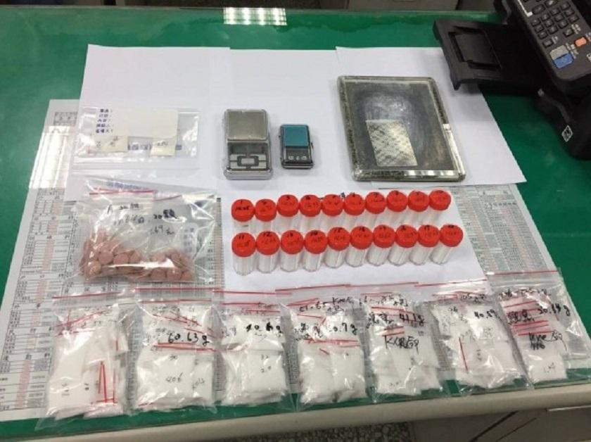 警方安居專案查獲的各種毒品。（警方提供）