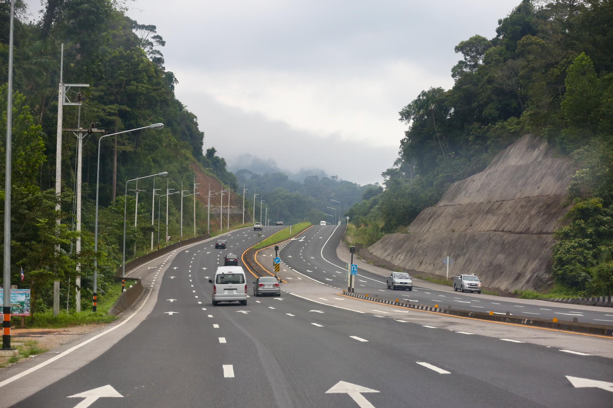 綠河董里府3廠預定地馬路可連結亞洲公路,便於運輸。