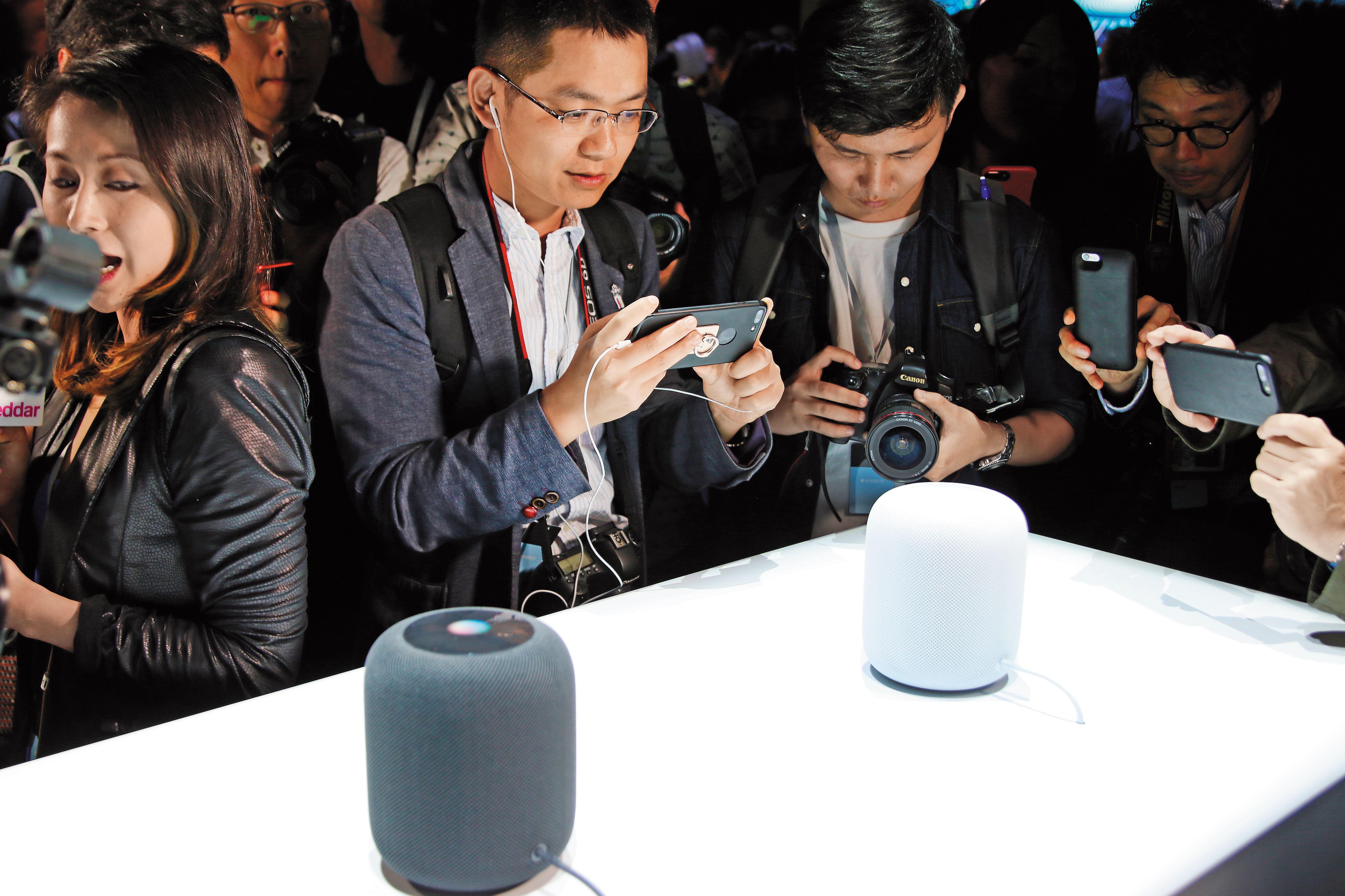 蘋果HomePod開賣後，預料會有很多業者推出類似產品，今年很可能是智慧音箱大成長年。（東方IC）