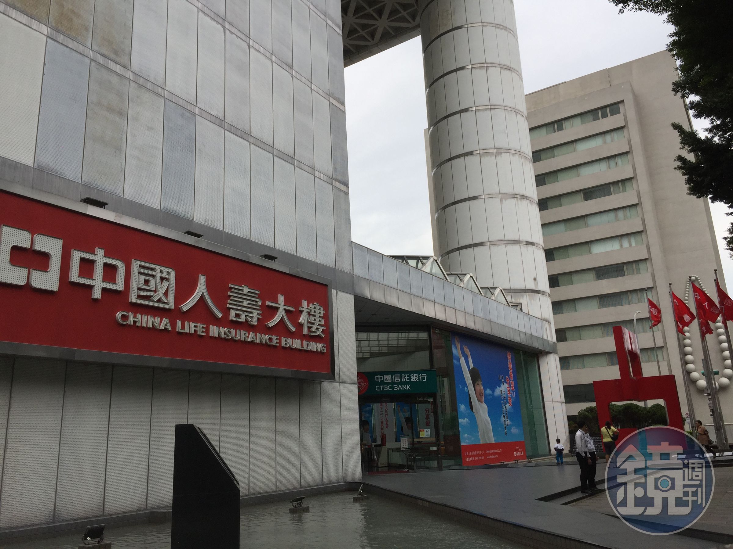 中華開發金控及中國人壽共捐贈1,000萬元。