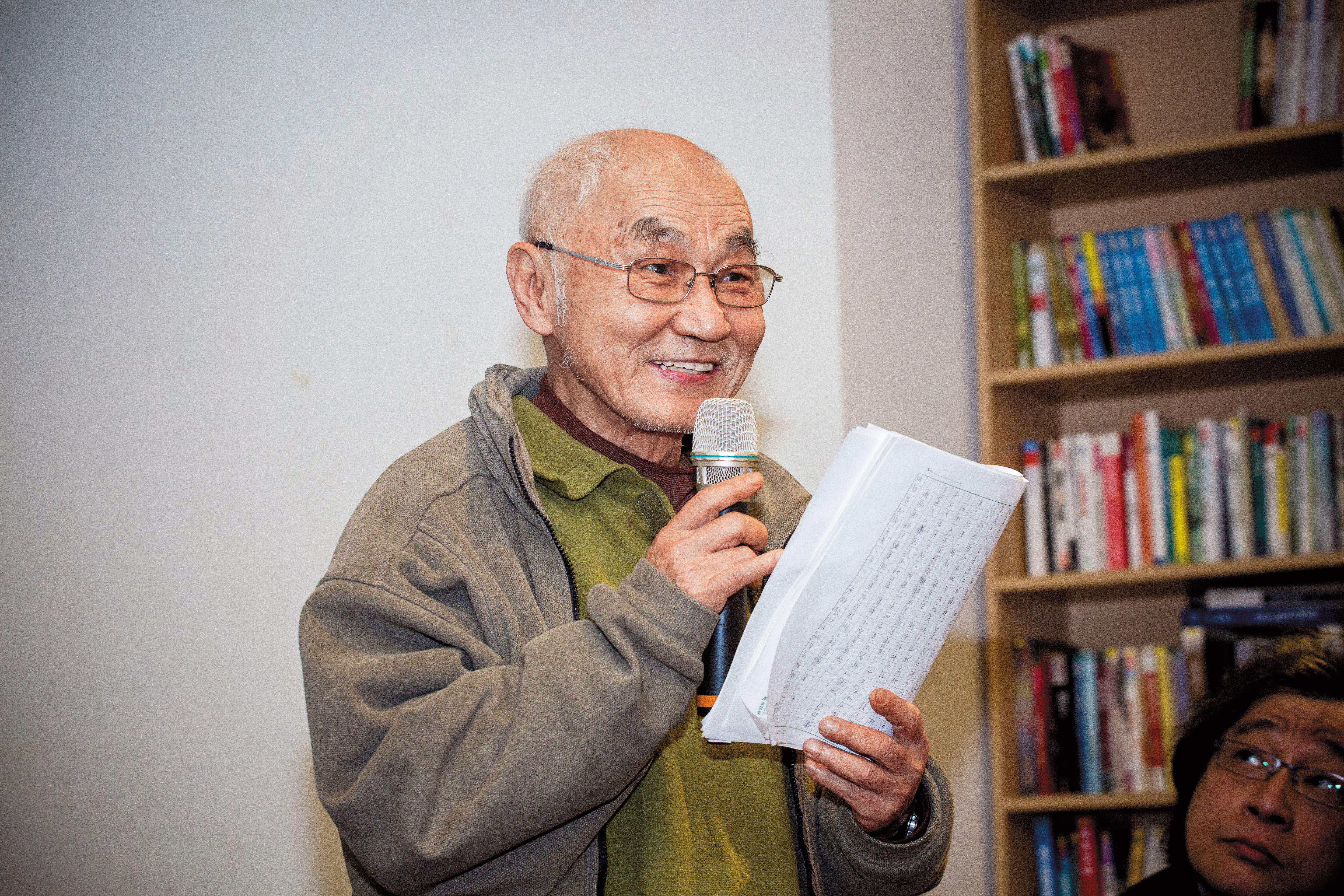 返台後黃文雄當過台灣人權促進會會長、國際特赦組織台灣總會理事長，儘管因病大腦認知功能不斷退化，眼睛也罹患黃斑部病變，他仍持續參與社運，前幾年的苗栗大埔案他也參與抗爭。