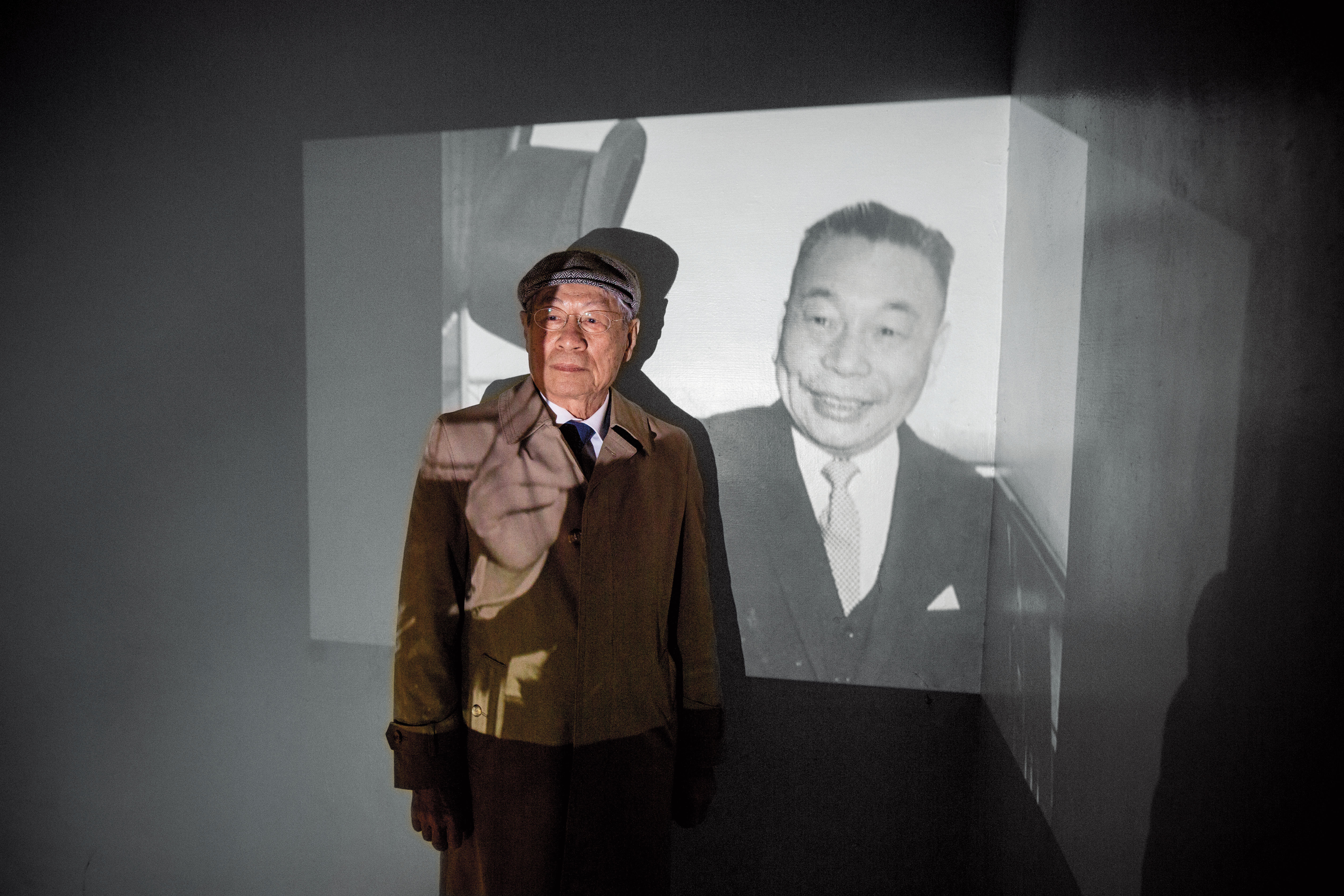 鄭自才說，當年蔣氏父子牢牢控制台灣社會，想鬆動這樣的獨裁政權，他認為刺殺是別無其他可能性下，不得不的手段。