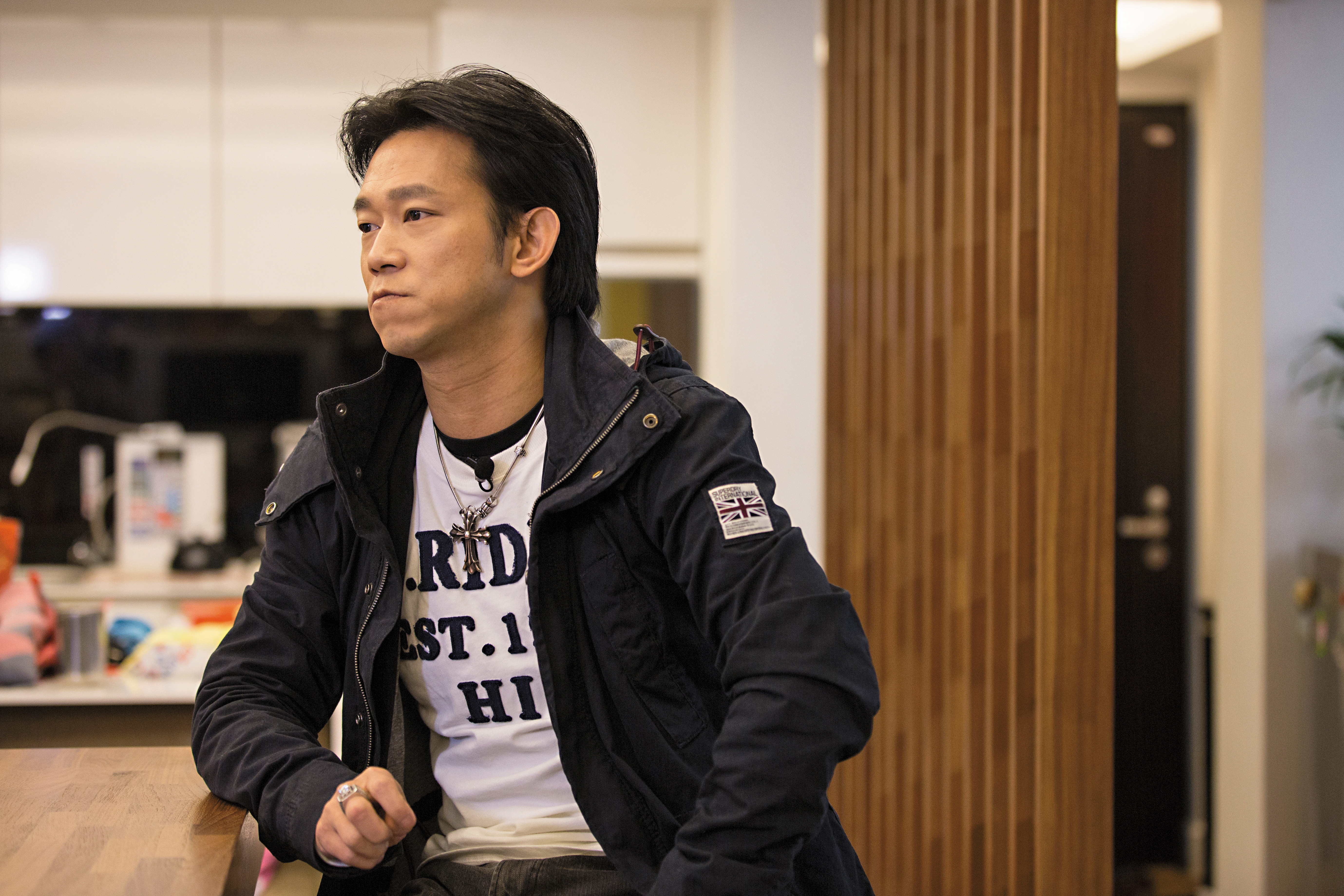 雖然演而優則導,顏正國說他仍然沒有忘情拍戲,演了不少黑道角色,他自剖最渴望挑戰的角色是亦正亦邪的警察,除此之外,也很想嘗試古裝戲的拍攝。