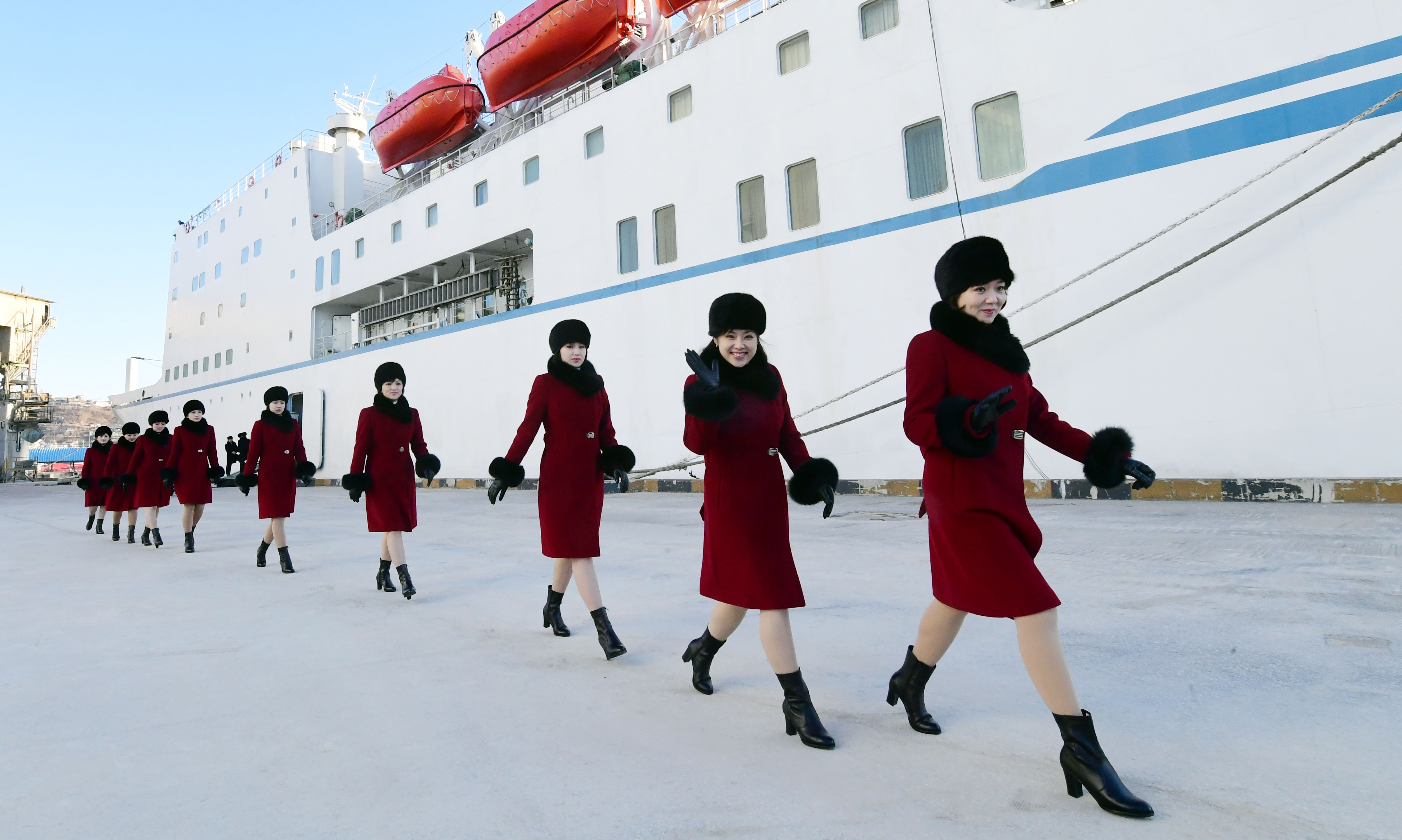 2018年2月7日,北韓藝術團搭乘「萬景峰92」輪船,出訪南韓演出。