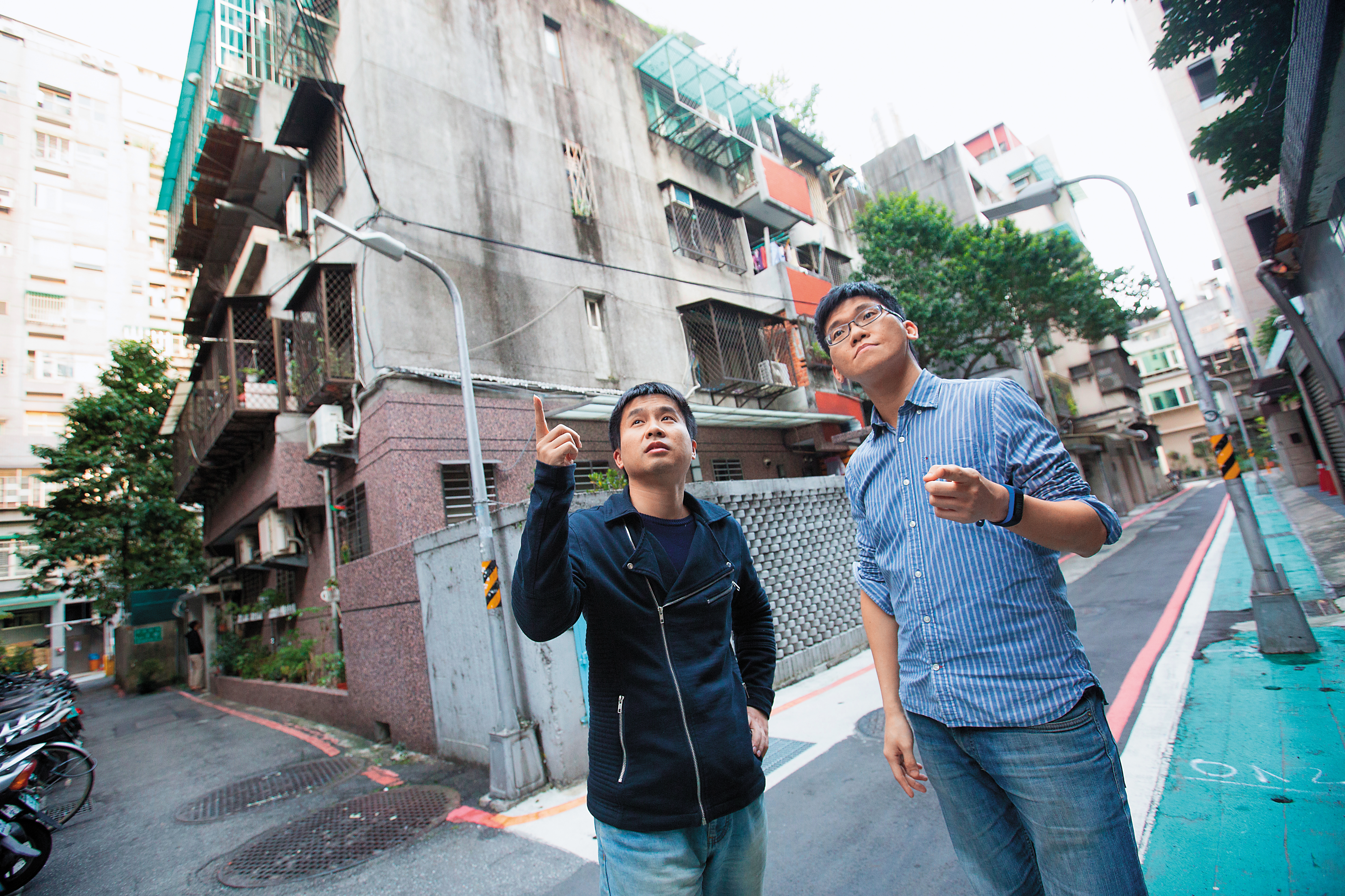 地產數據達人李奕農(左)指出,現在是中古屋和新成屋、預售屋價格最接近的時候。