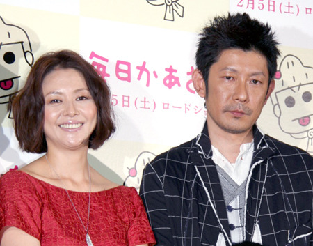小泉今日子跟永瀨正敏離婚之後，依然同台，兩人各自沒有再婚。（翻攝ORICON網站）