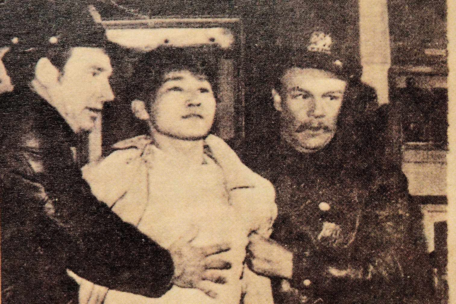 行刺蔣經國失敗次日，《紐約時報》大篇幅報導。圖中為黃文雄。（鄭自才提供）