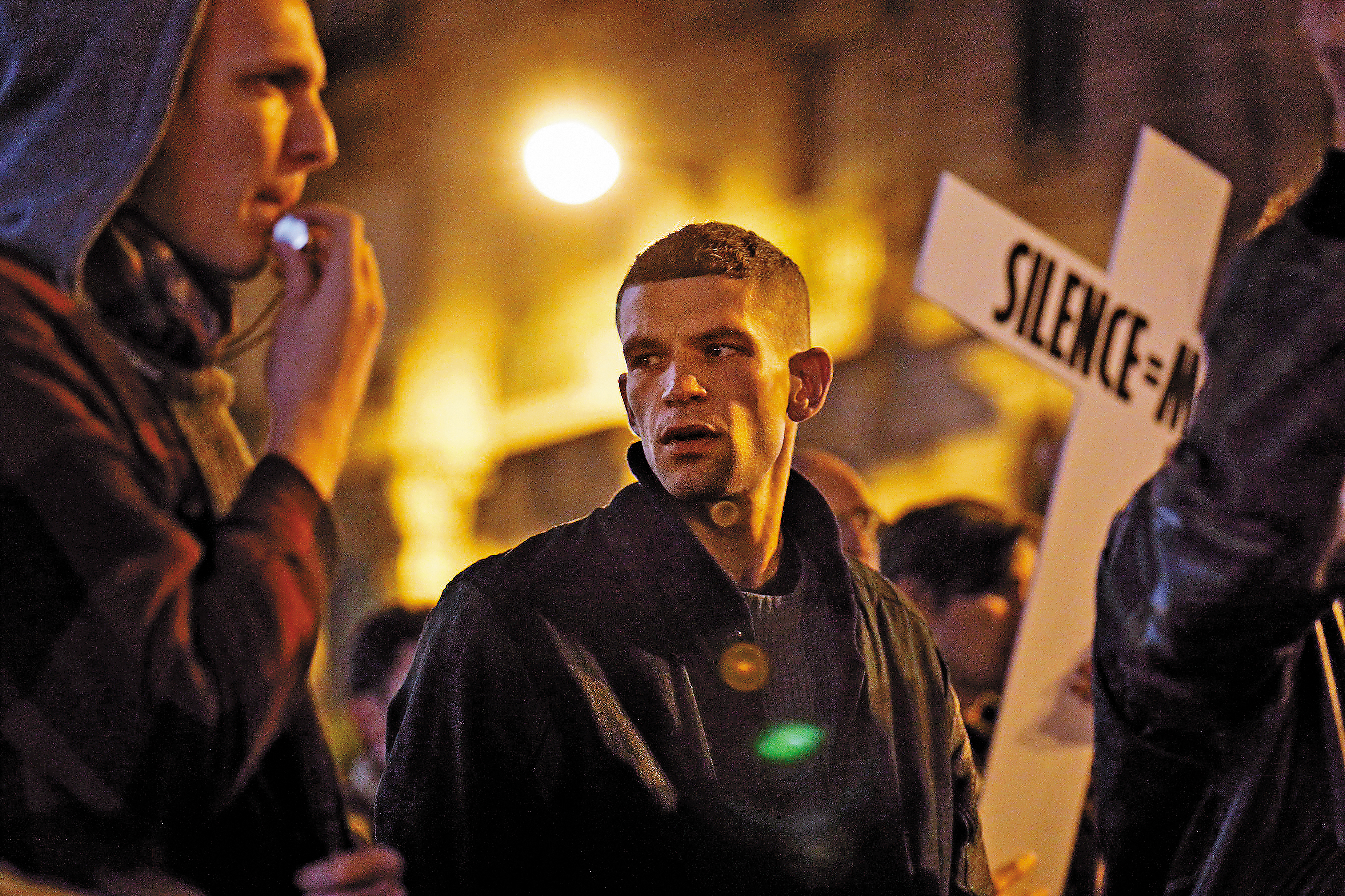 《BPM》記述了巴黎愛滋行動組織對政府的抗爭行動，但它不賣溫情與個人，而是更深刻的寫實與反省。（傳影互動提供）