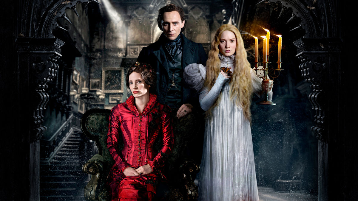 《腥紅山莊》是一部陰暗的哥德式羅曼史電影，由潔西卡雀絲坦（左起）、湯姆希德斯頓和蜜雅娃絲柯思卡主演。（翻攝自chinese.fansshare.com）