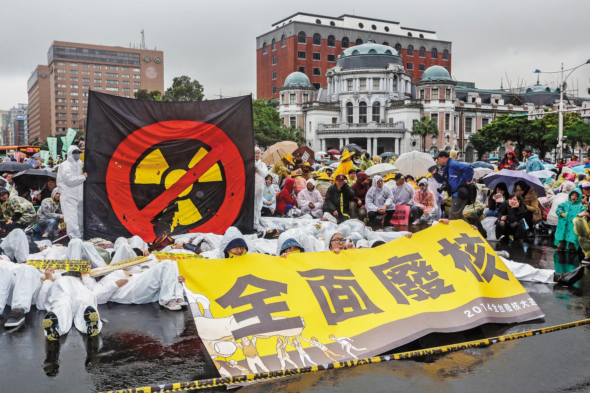 反核一向是民進黨定海神針，在野時期，民進黨猛攻核四，逼得馬政府封了核四。