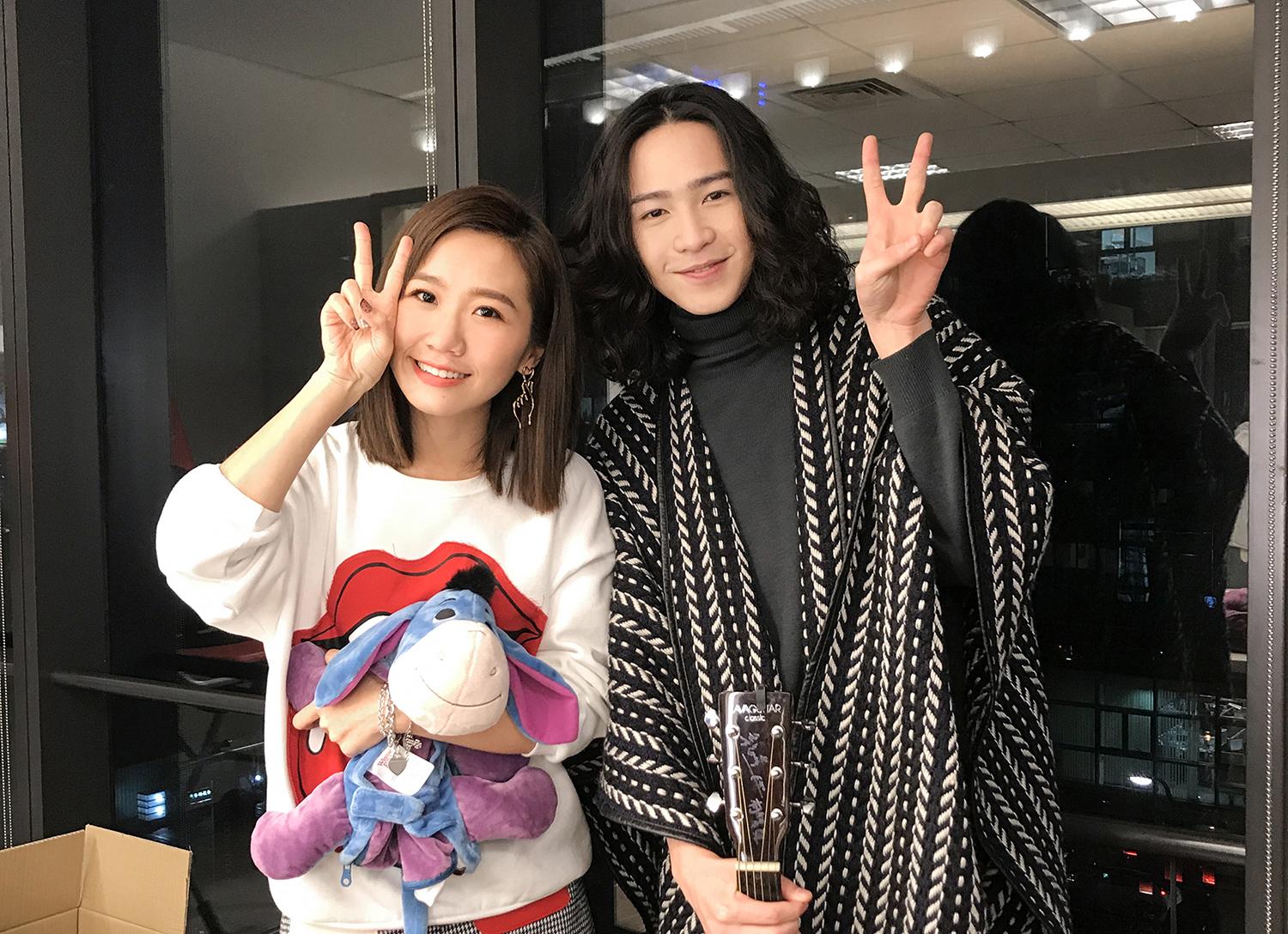 LULU傳授許含光拜師絕招,走下坡的時候可以跟師父借錢。(種子提供)