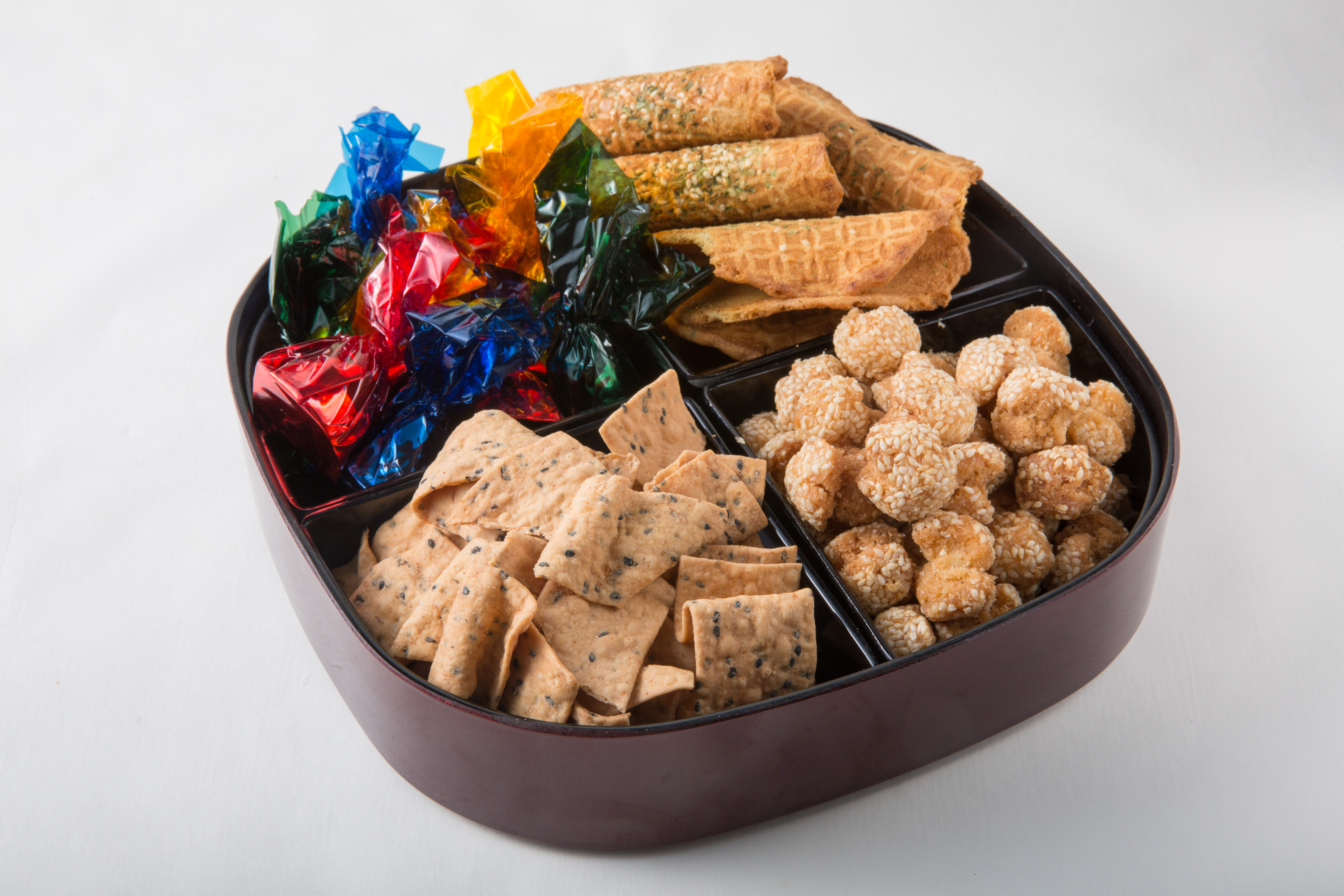 古早味餅乾、糖果拾回幼時年味。