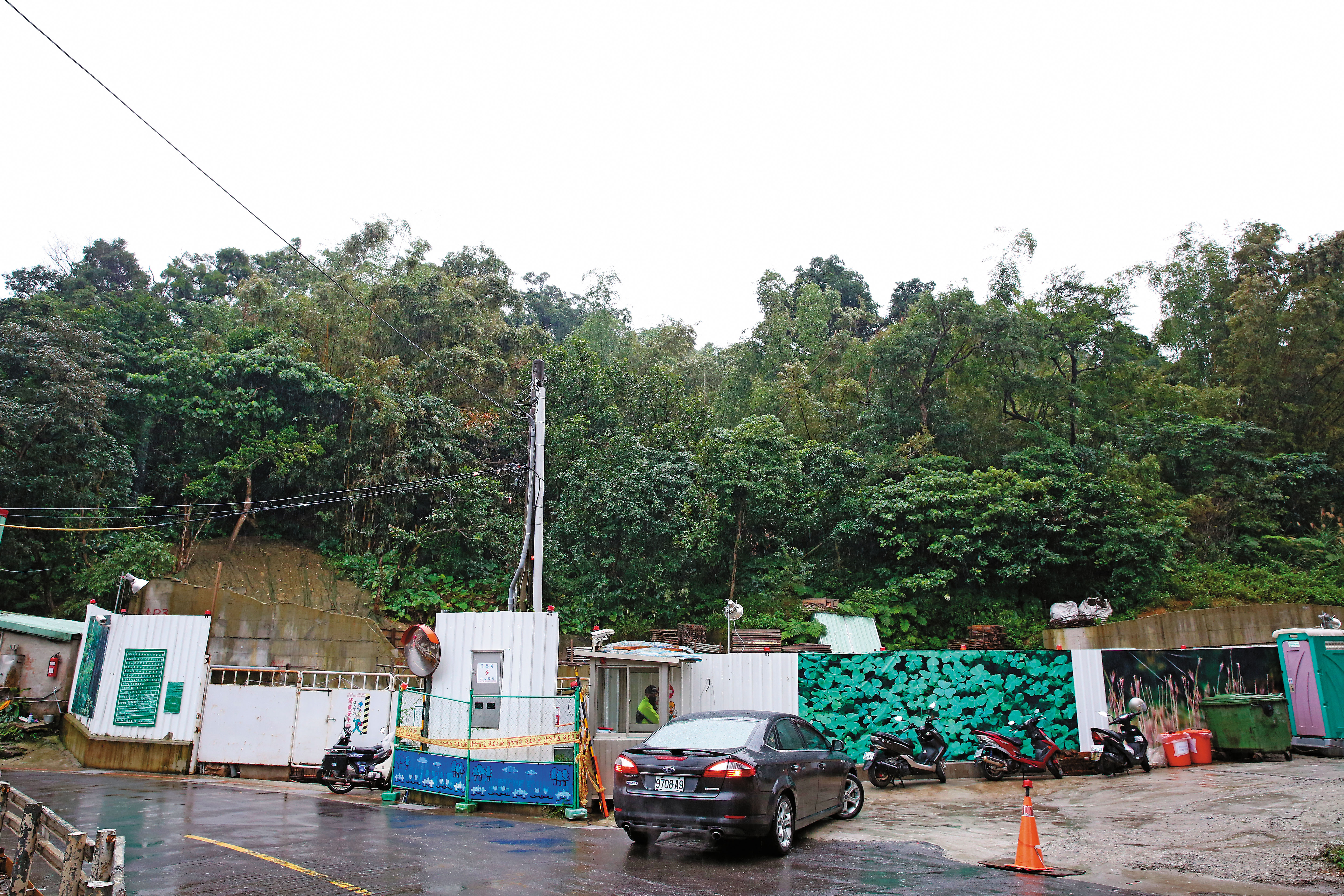 黃進春想以台北市文山區海巡署後方的山坡地抵債,遭債主打槍。