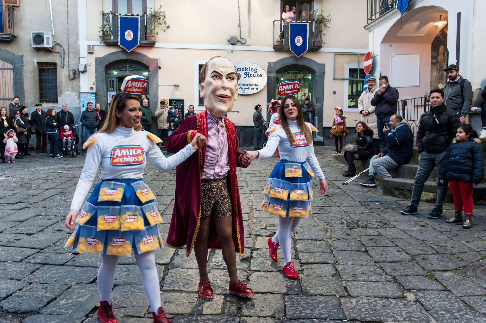 那不勒斯仍保持嘉年華會的傳統。圖為今年二月那不勒斯嘉年華的遊街表演。(東方IC)