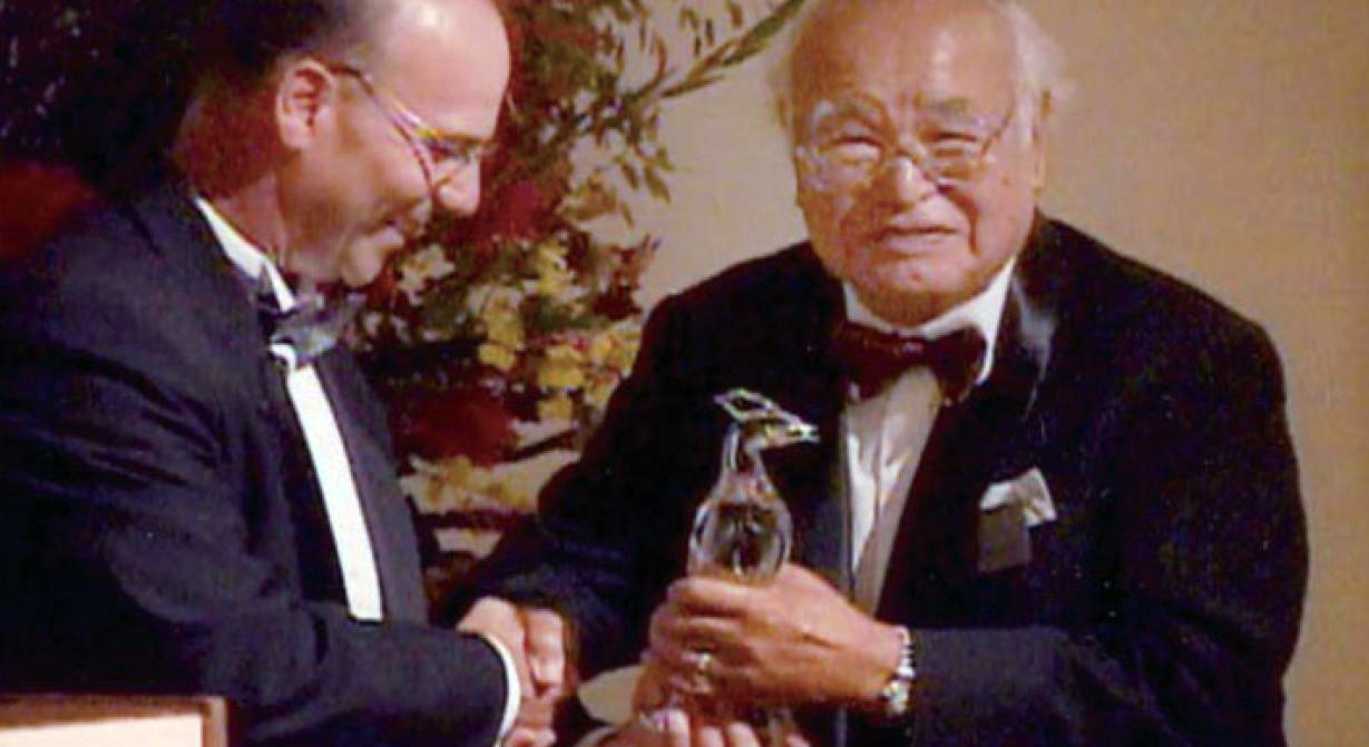 台玻是由林伯豐的父親林玉嘉一手創立，在林玉嘉帶領下，台玻成為世界級玻璃公司，他個人也因此榮獲全球傑出玻璃鳳凰獎，是全亞洲第二人。 (台玻提供)