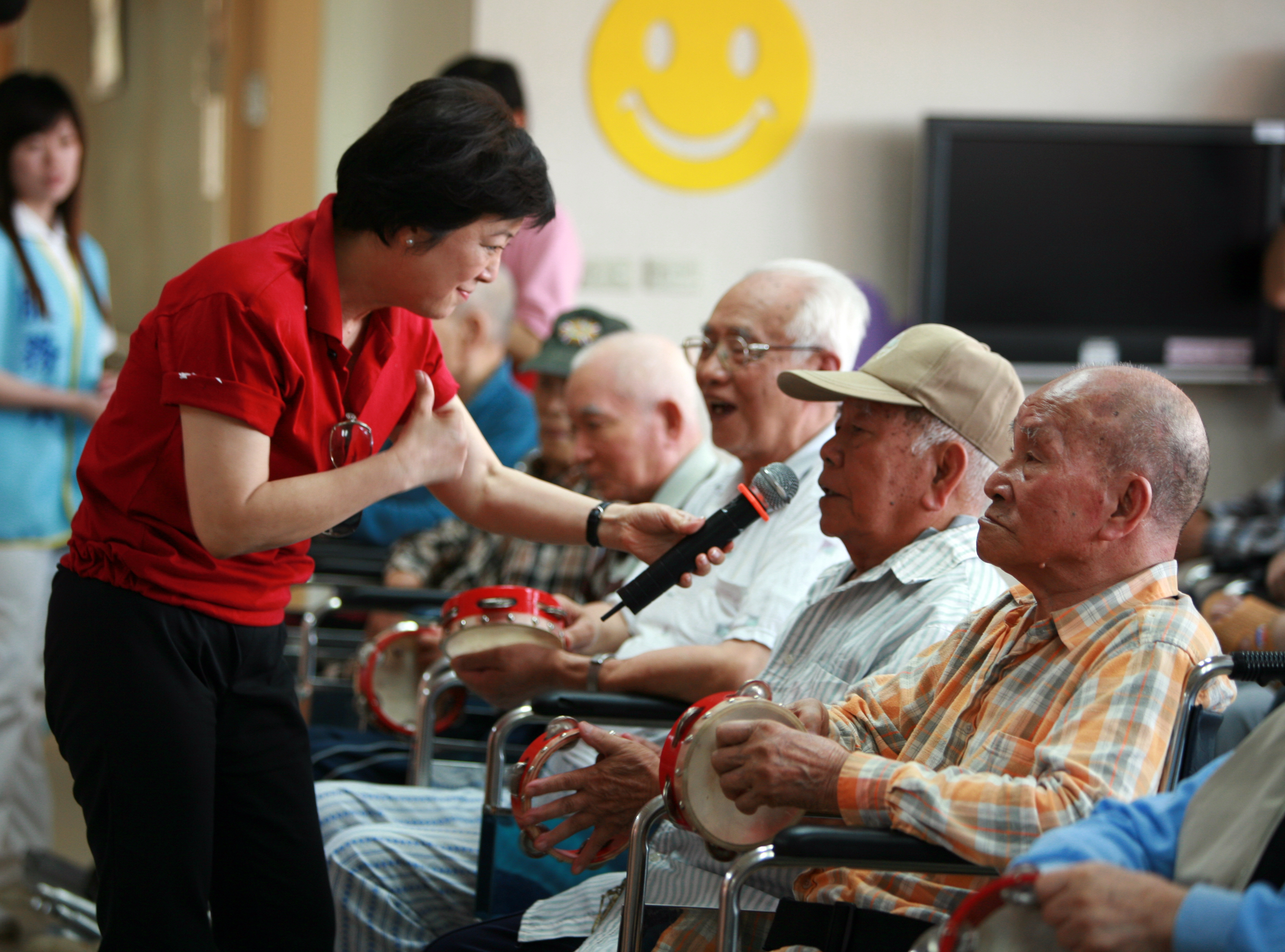 從台積電志工社到慈善基金會，張淑芬沒給老公、台積電董事長張忠謀壓力，和他要錢、要人。