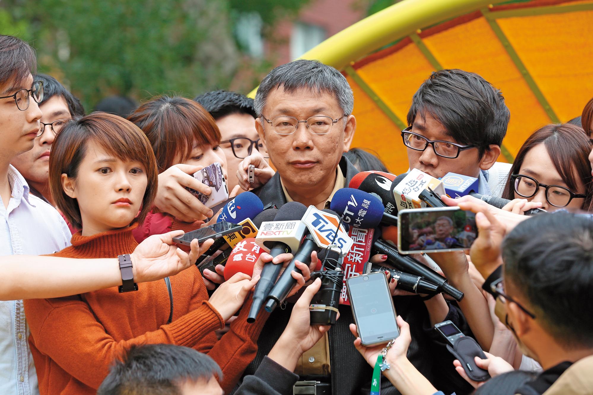 台北市長柯文哲力拚連任,未來的對手有可能是前台北縣長周錫瑋。