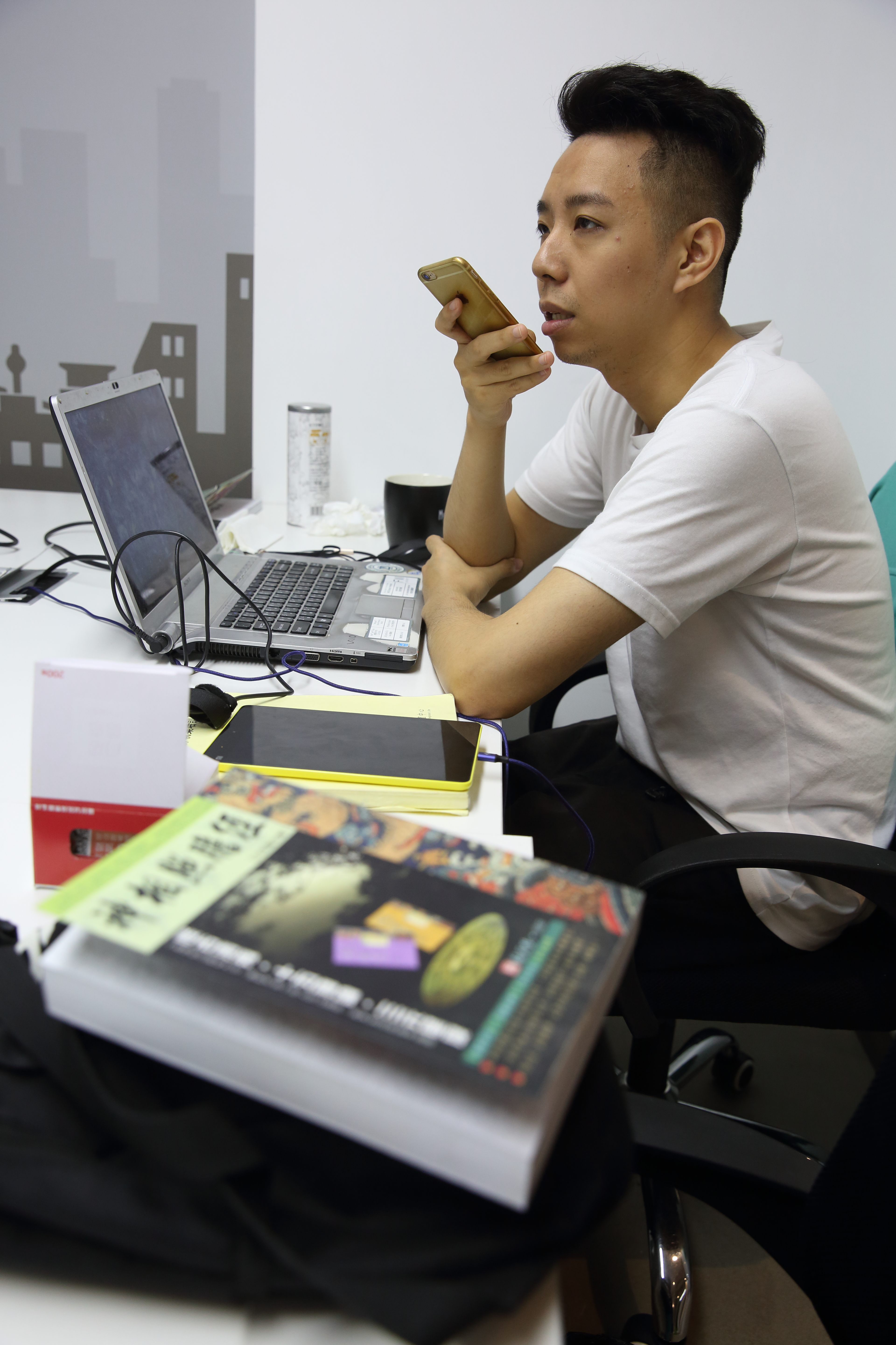 以電子產品幫客人算命，簡子復強調，算命者不能干涉客人人生，只能給建議。