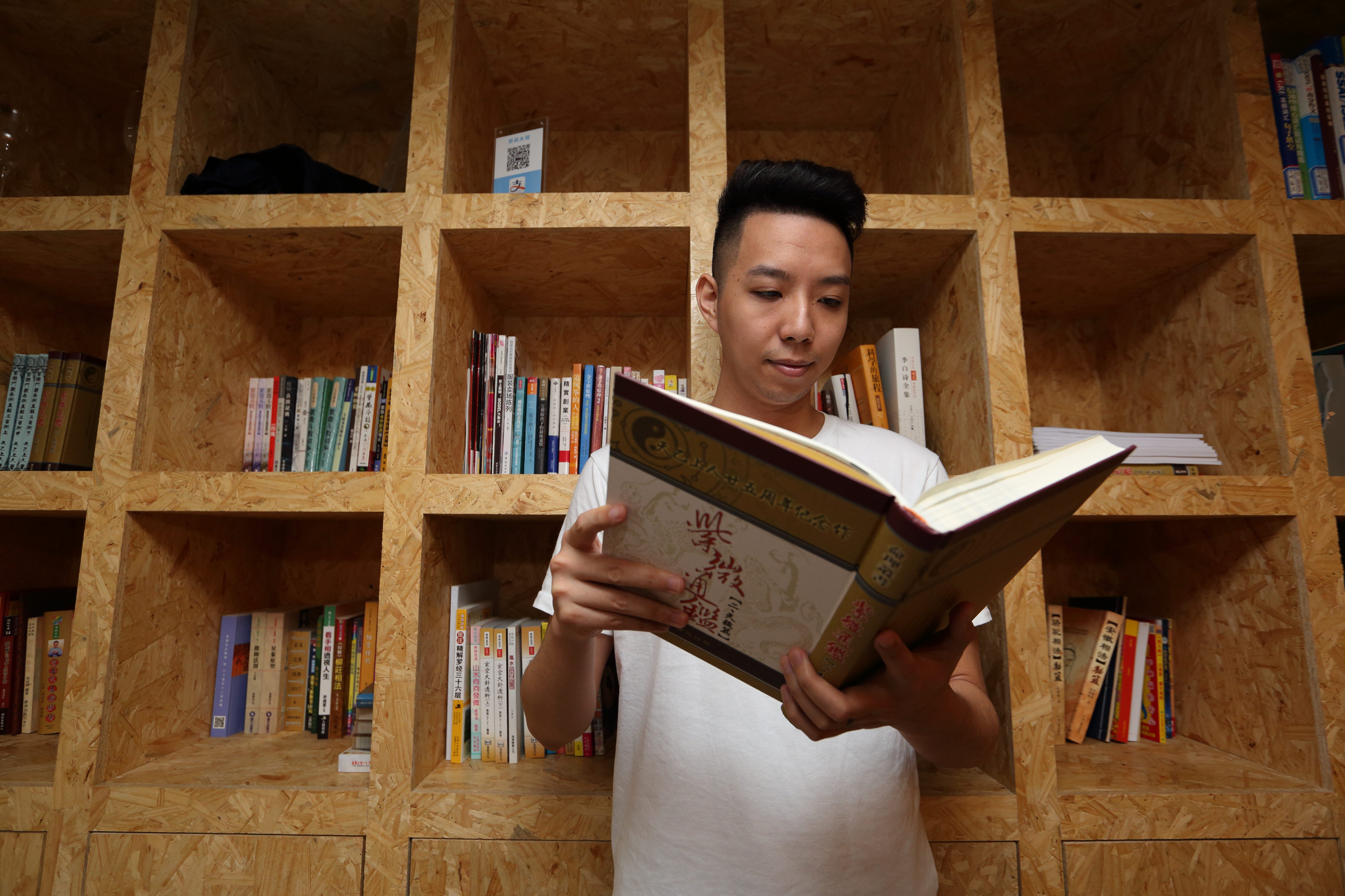 算命15年，簡子復的個性受道家影響很深。