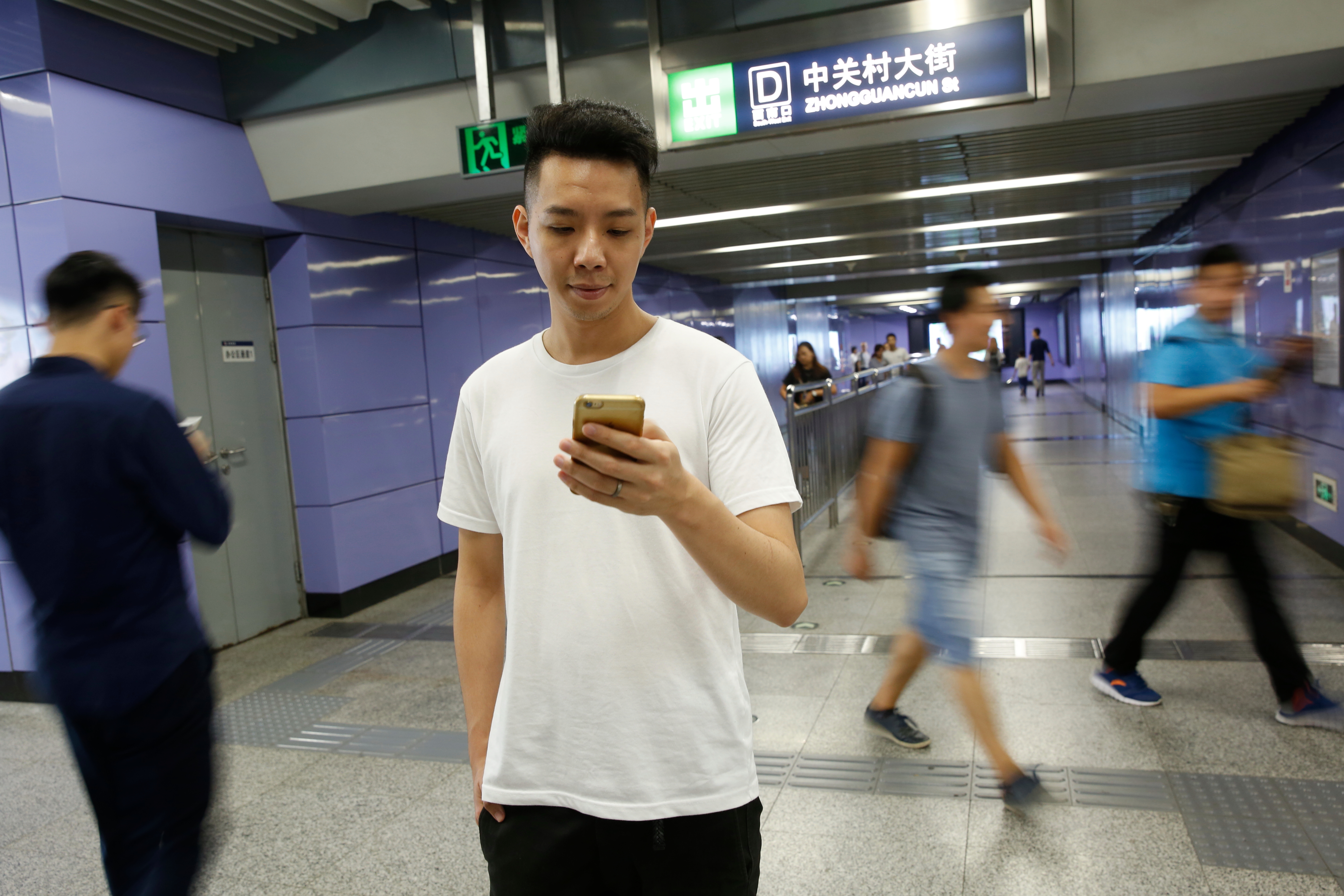 看透人生的算命師，不以創業為苦，與孩子分隔兩地，才是他最難預測的人生。