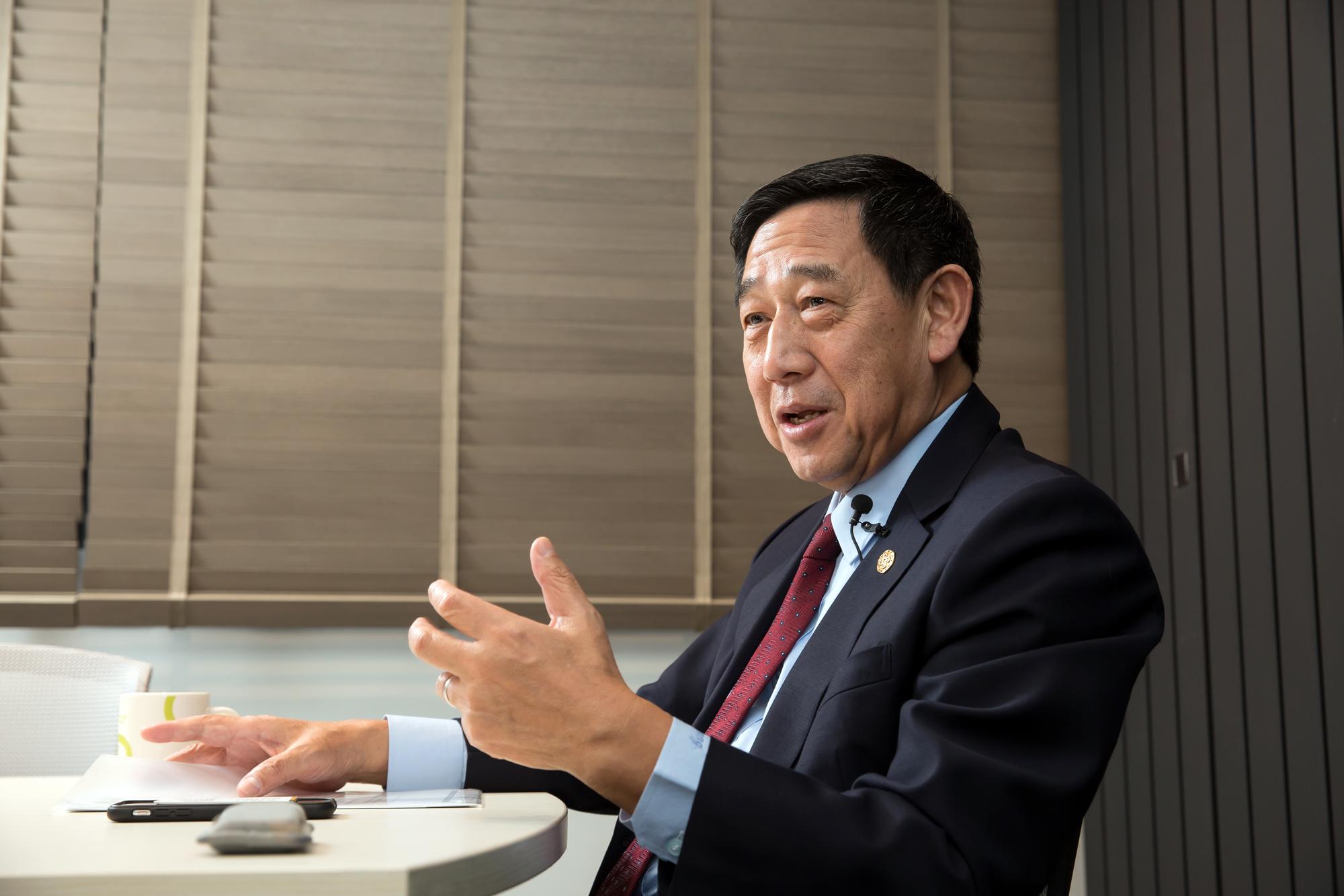 中實控股董事長黃炳彰。
