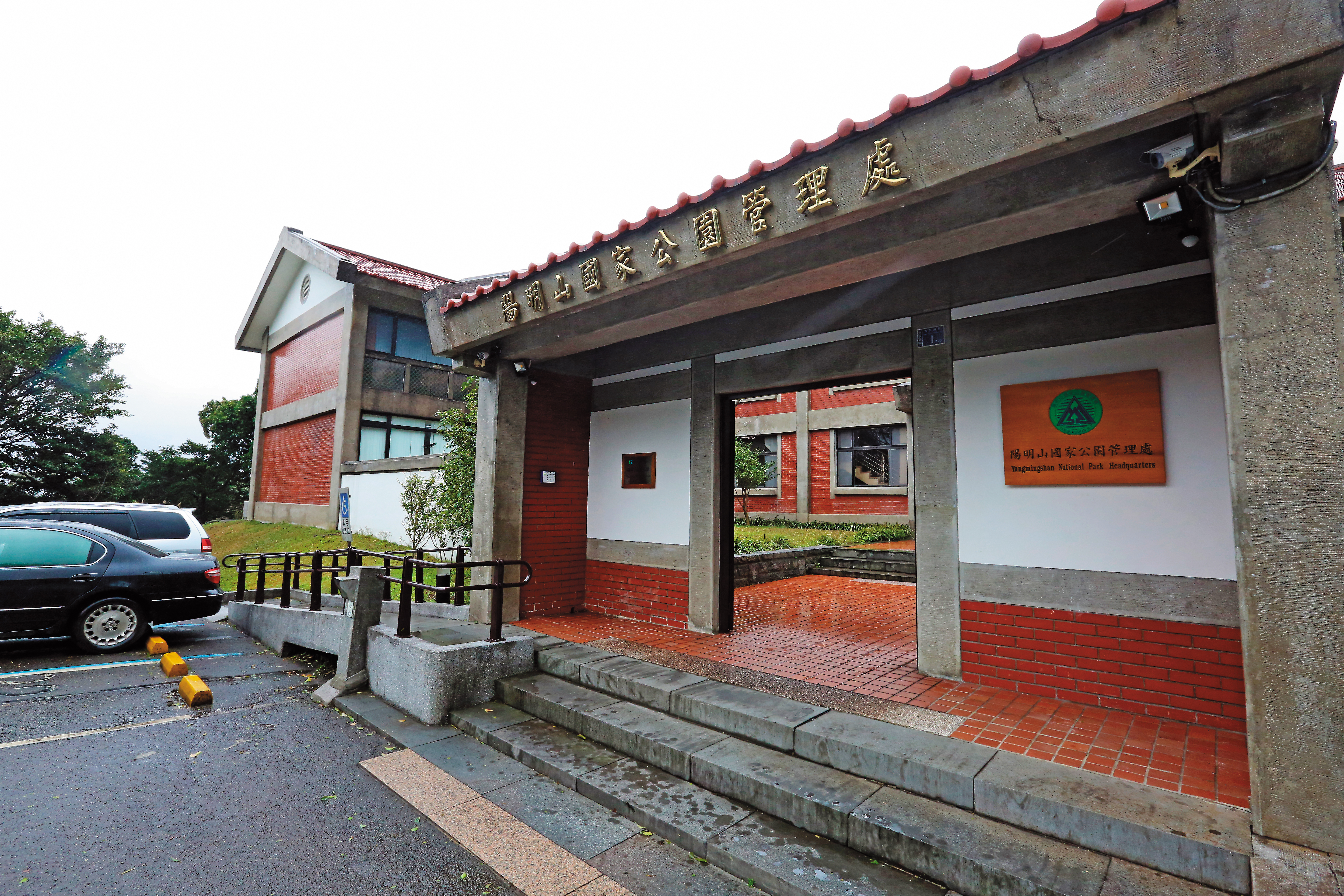 陽明山國家公園管理處經常接獲遊客投訴遭野化水牛威脅甚至攻擊，因此考慮移走牛群。