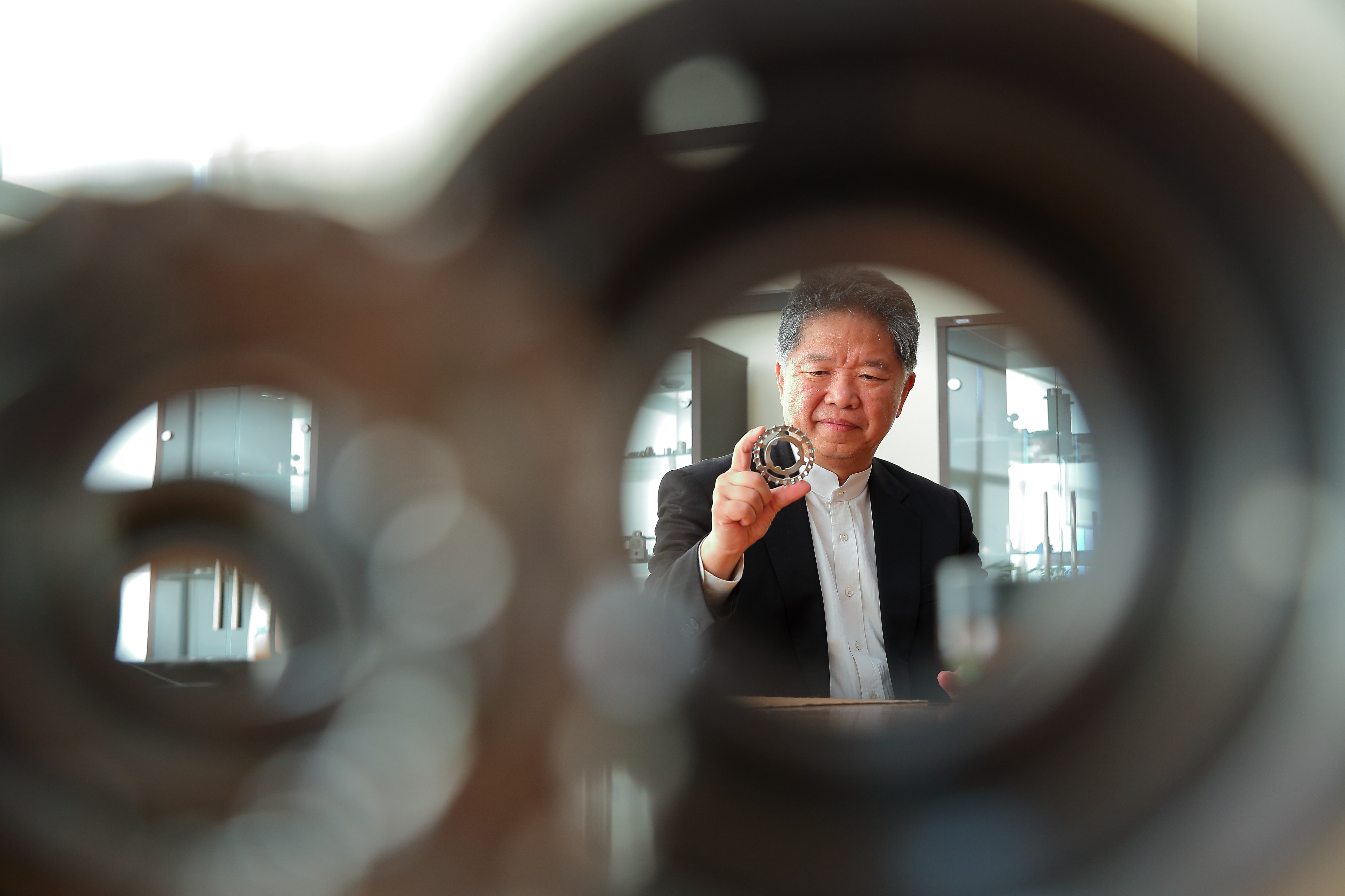 黃亞興知天命年創業「時碩科技」，他說雖然比同業晚15年，但他相信有夢想都不難，去年營收創新高達33億元。