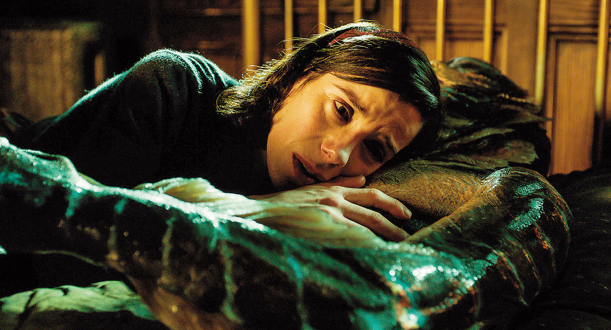 《水底情深》故事簡單卻意在言外，莎莉霍金斯選角有創意，她的演技也極其出色，美術方面更令人嘆為觀止。（福斯提供）