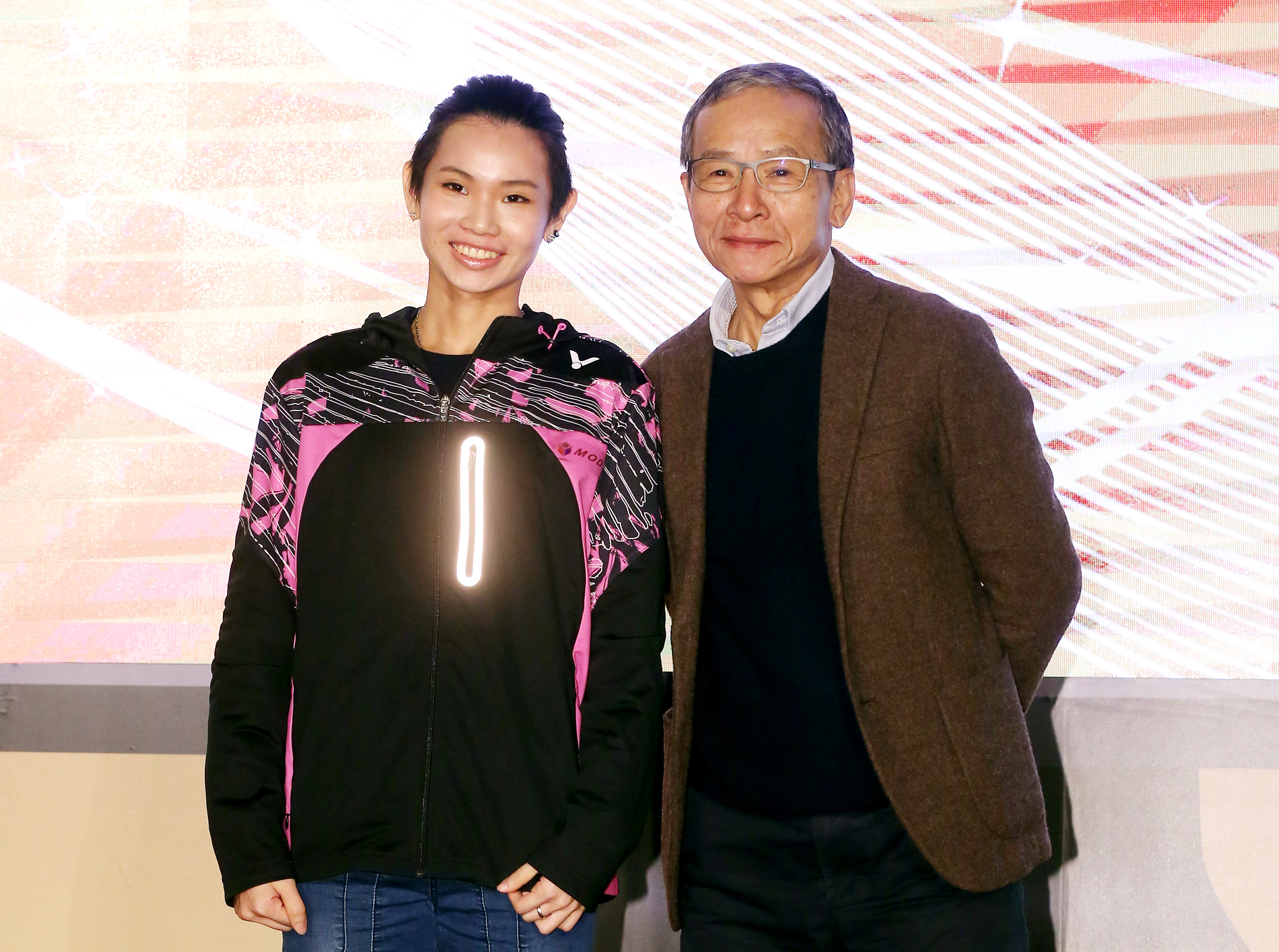 中華電信MOD代言人戴資穎、吳念真。