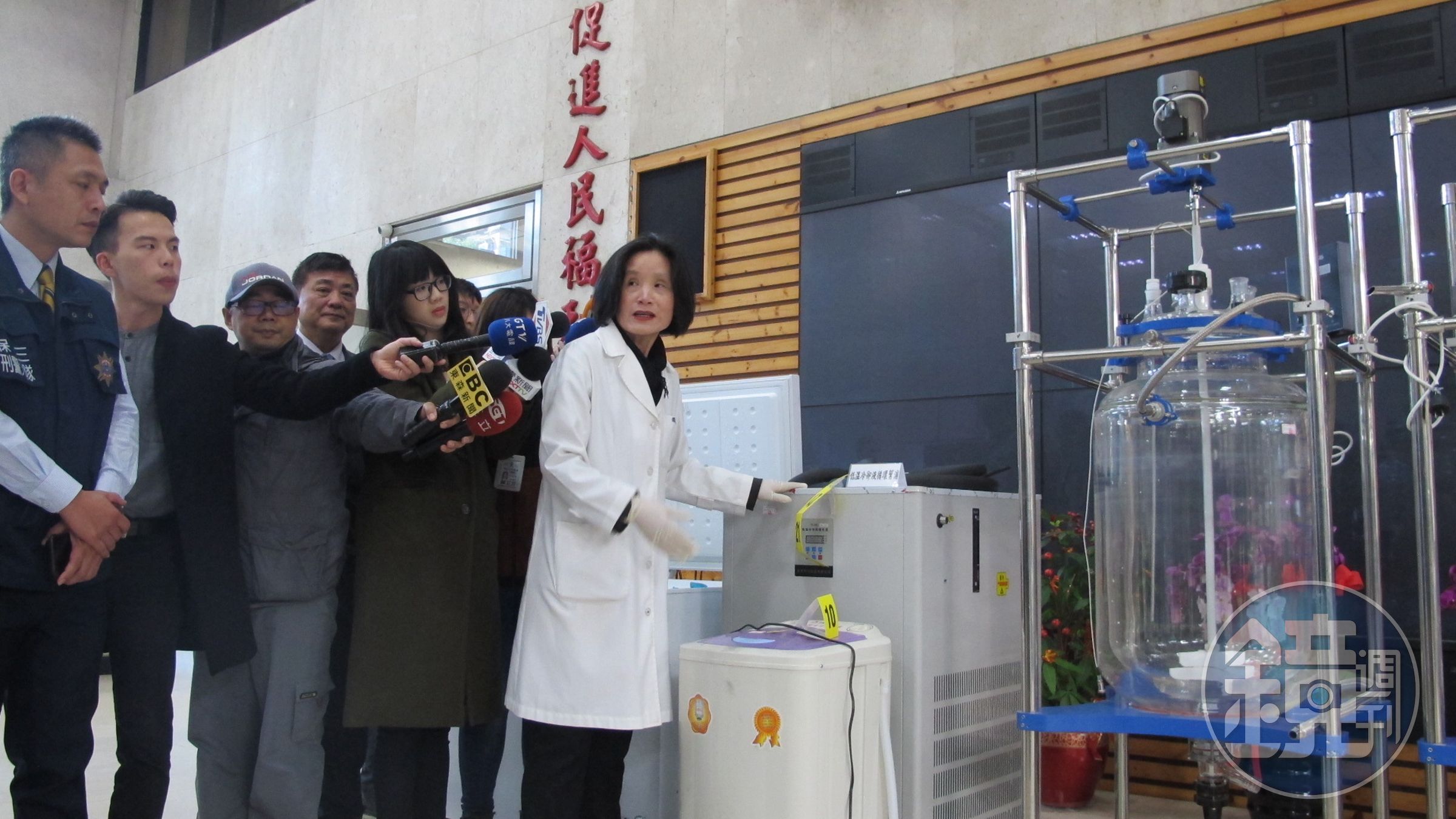 刑事局指出，嫌犯從國外進口器具，手法專業老練。