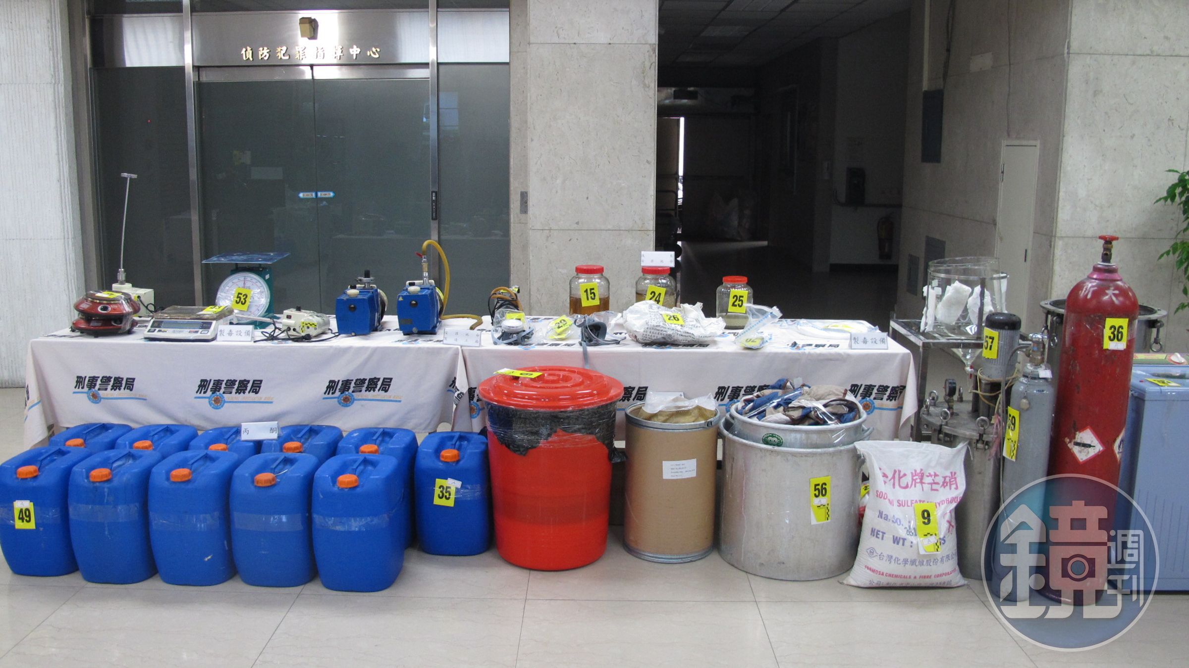 現場查獲超過1公噸的安毒、K毒成品和半成品，市價超過2億7000萬元。