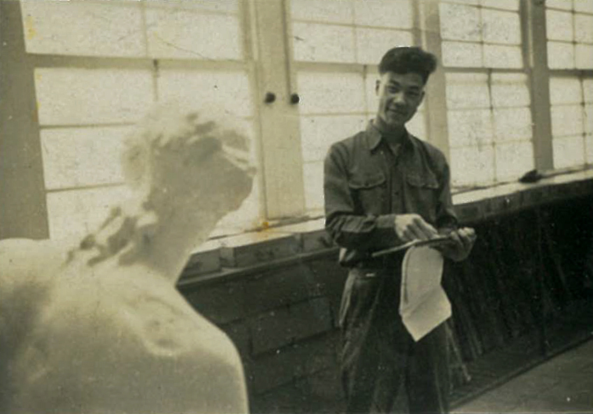 年輕時的焦士太擔任軍職，因為性格浪漫，曾經為情所困，但那段經歷也成為創作的養分。（焦士太提供）