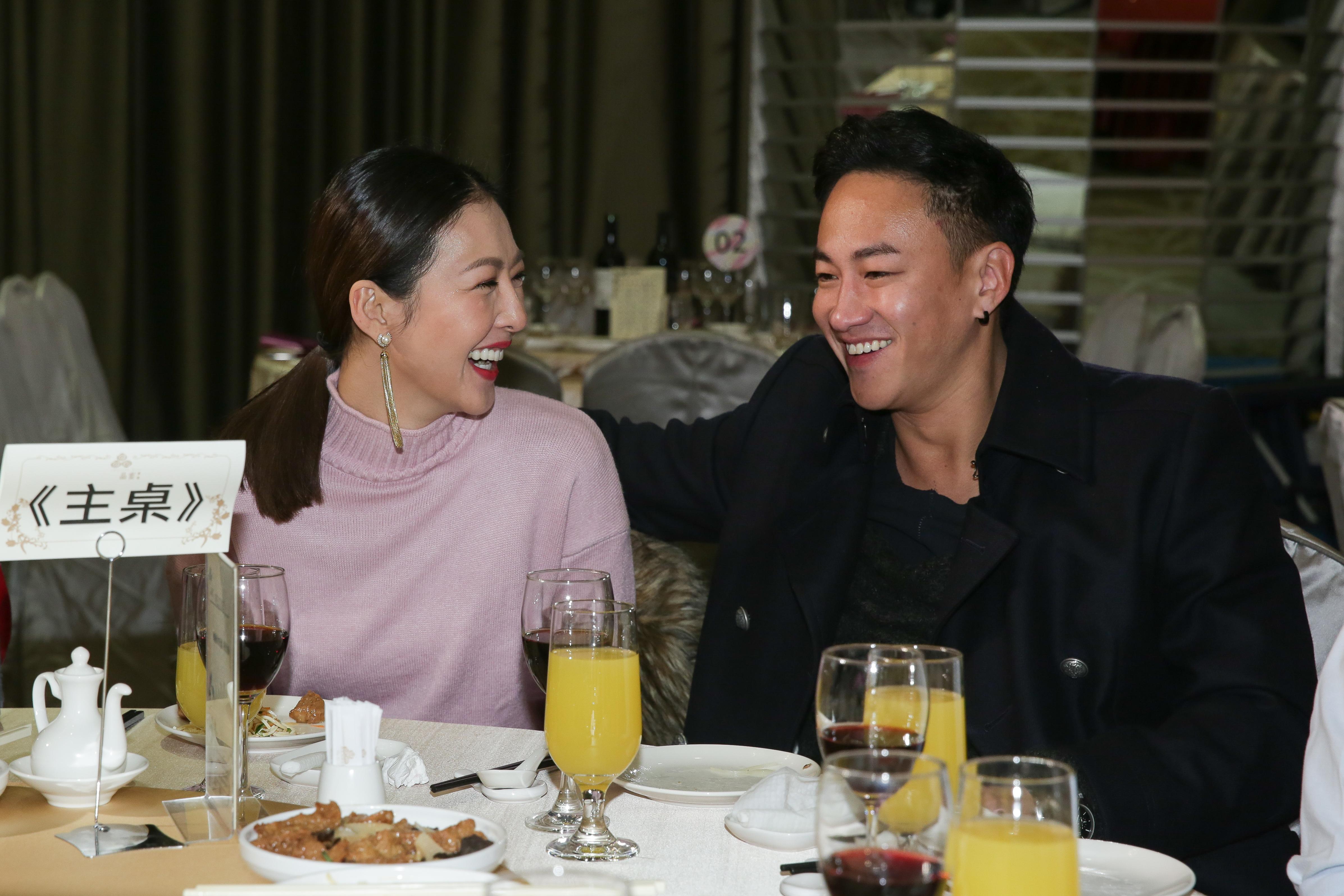 何潤東老婆Peggy在老公執導的《翻牆的記憶》中客串女教官,沒拿任何片酬。