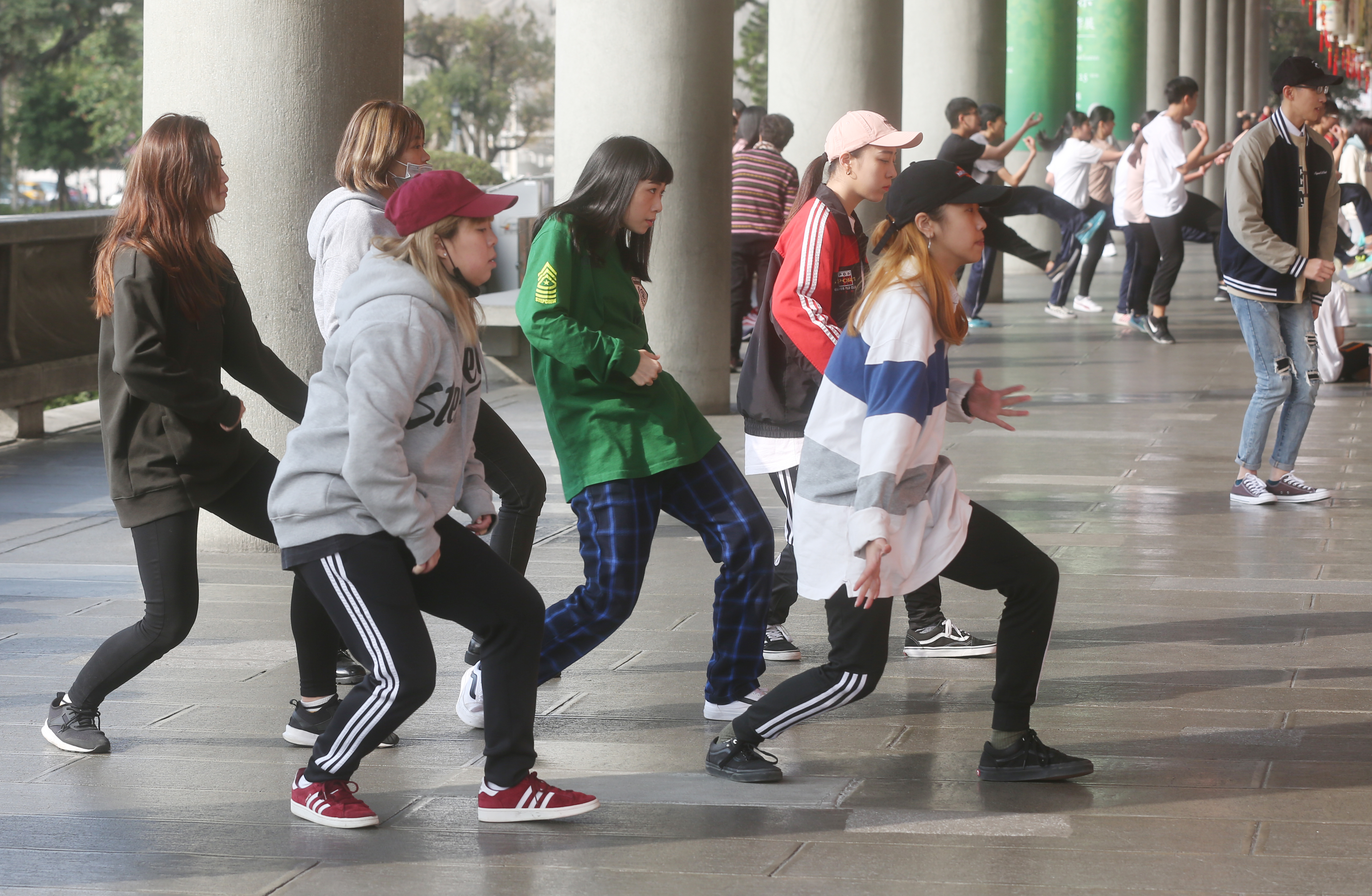 今（20）日晚間天氣開始轉變，將有一波大陸冷氣團南下，初六（21）上班日北東地區轉為濕冷天氣。