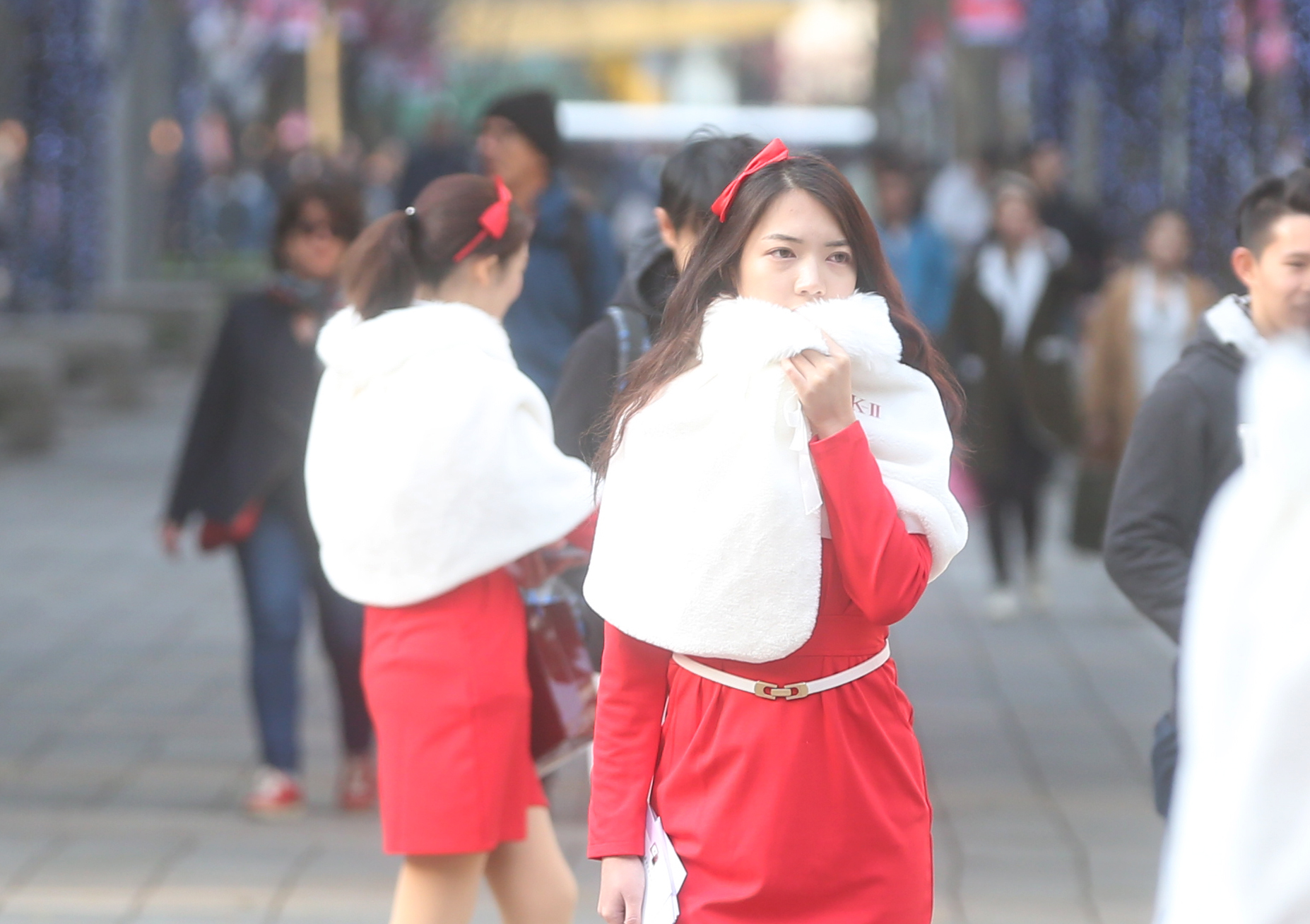 今日空氣品質差，霾害嚴重，西半部多呈現紅色、橘色，提醒民眾外出記得做好防護措施。 