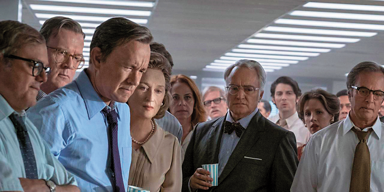 湯姆漢克飾演總編輯班布萊德利，領導《華盛頓郵報》編輯追查五角大廈機密文件真相。