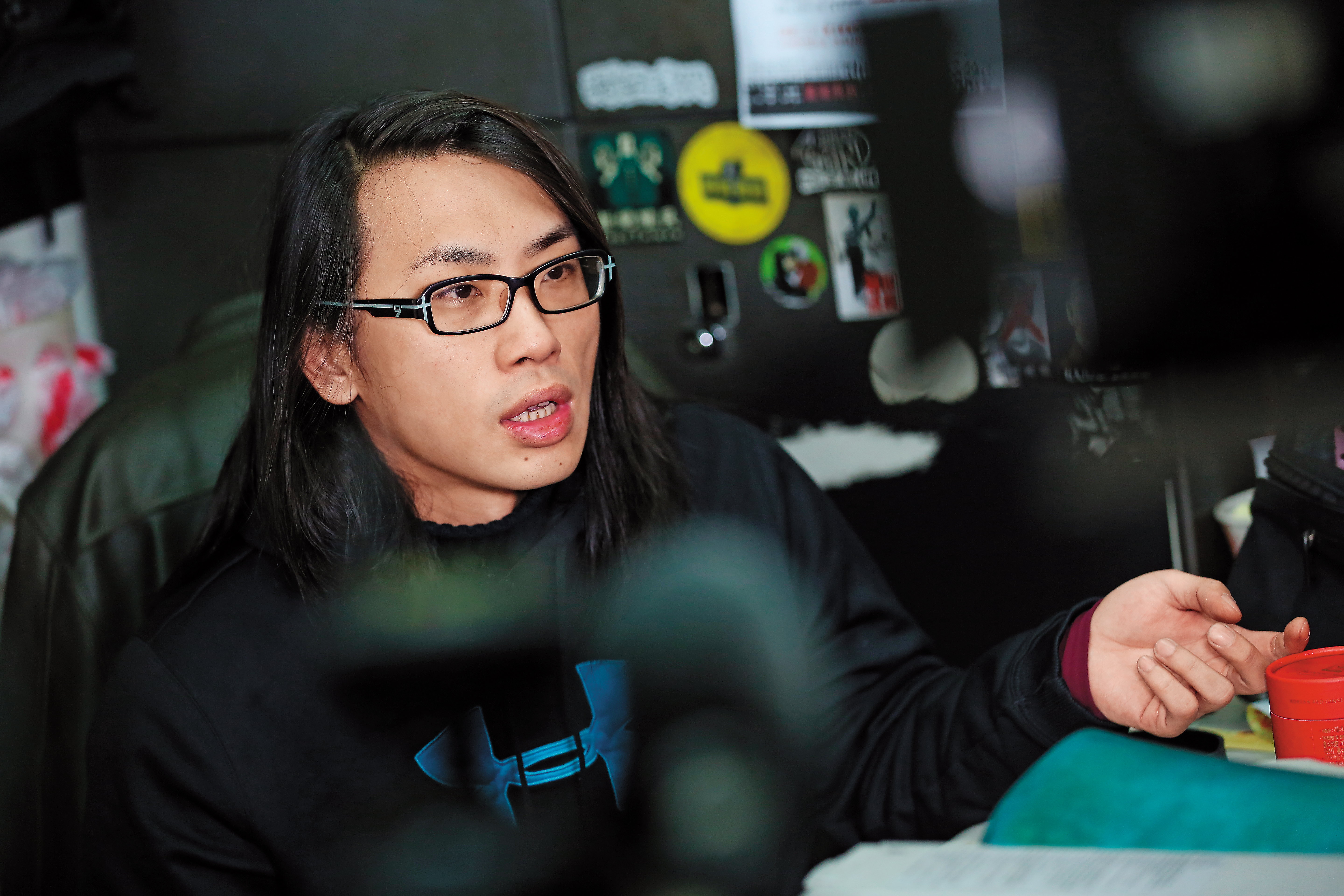 陳儀庭談論被安裝追蹤器的過程，即便事過境遷，仍是警戒心十足。