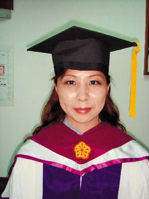 顏伶軒自稱擁有美國聯邦國際大學宗教研究院博士證,在官網秀出文件。(翻攝網路)
