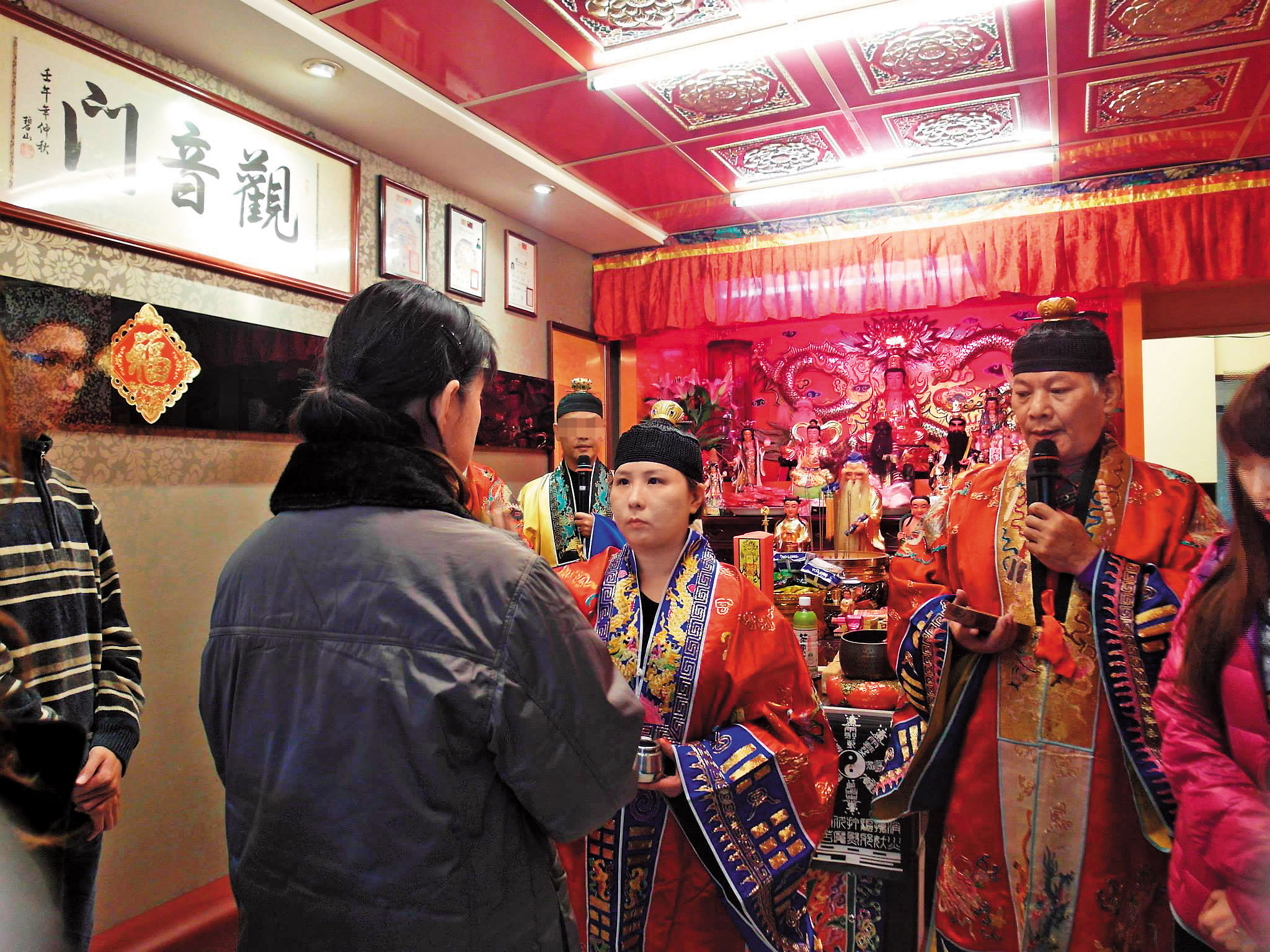 顏伶軒的觀音心法道場,號稱擅長男女和合術,擁有不少信眾。(翻攝網路)