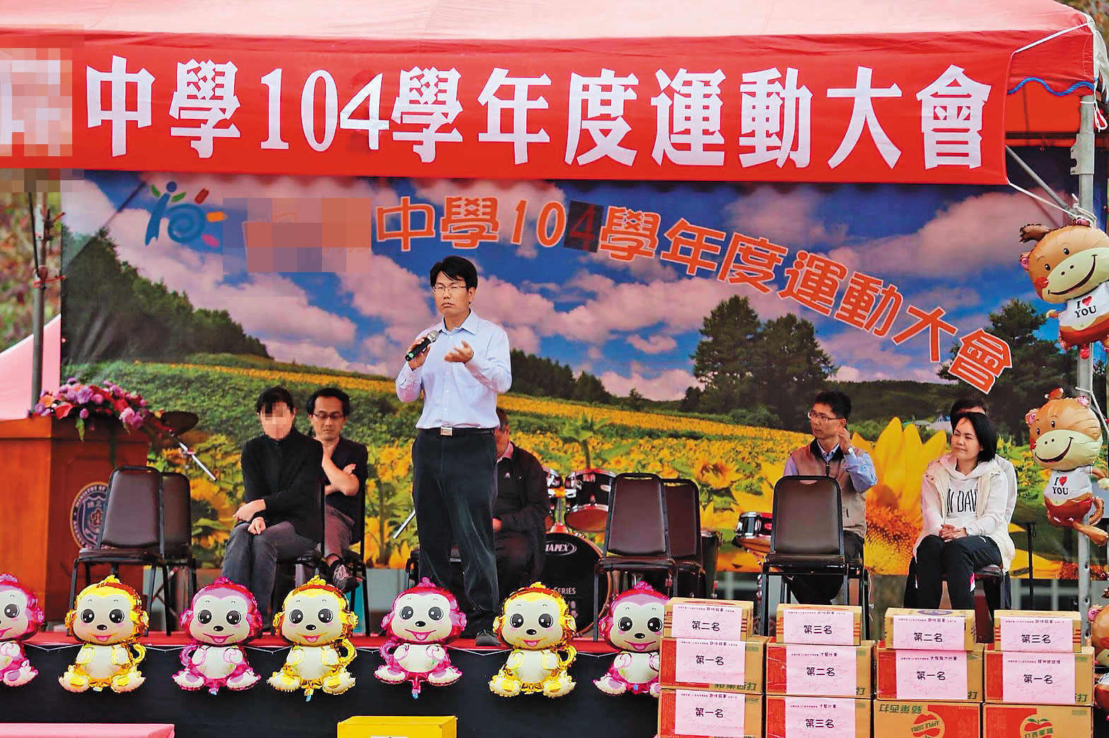 張姓女高官（左一）在矯正工作表現良好，深獲肯定。（讀者提供）