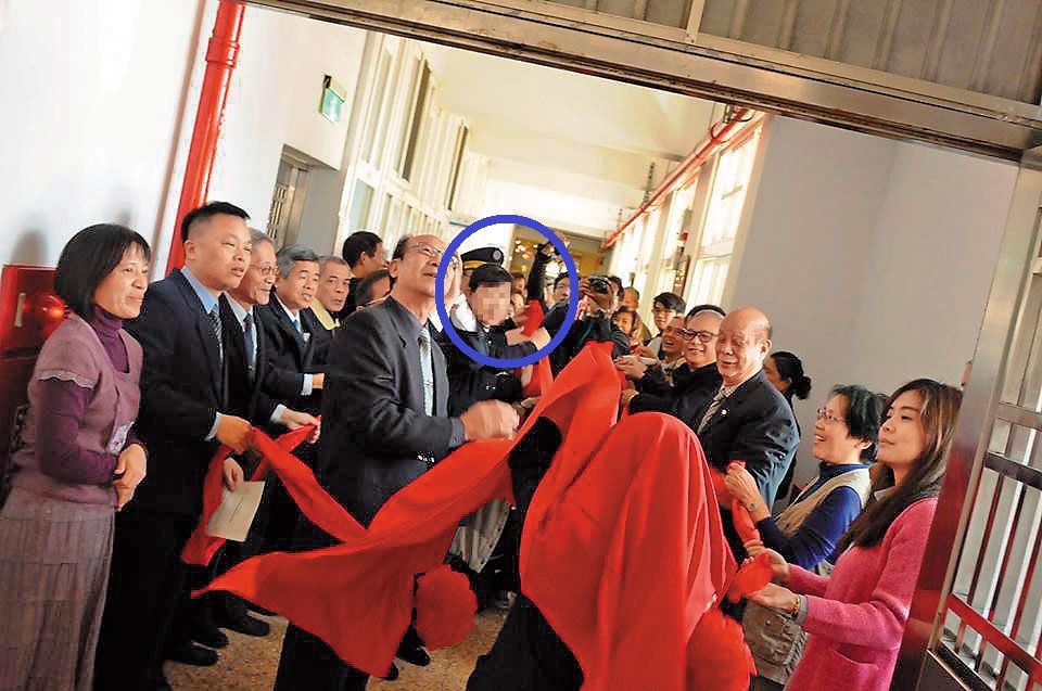 張姓女高官（藍圈處）在監所矯正專業領域上表現不俗，深得長官肯定。（讀者提供）