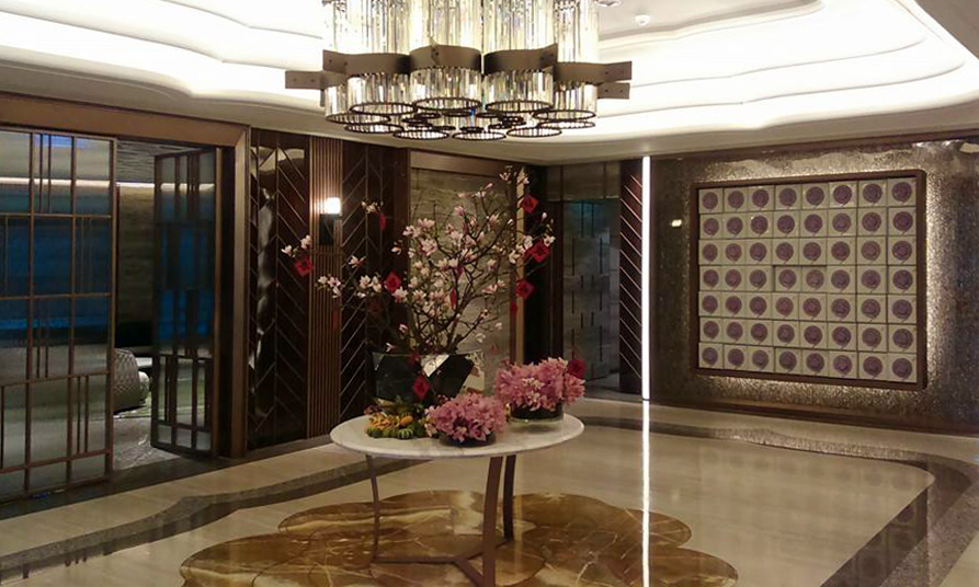 德杰Flora1樓大廳相當典雅，全案採豪宅規格打造。（讀者提供）