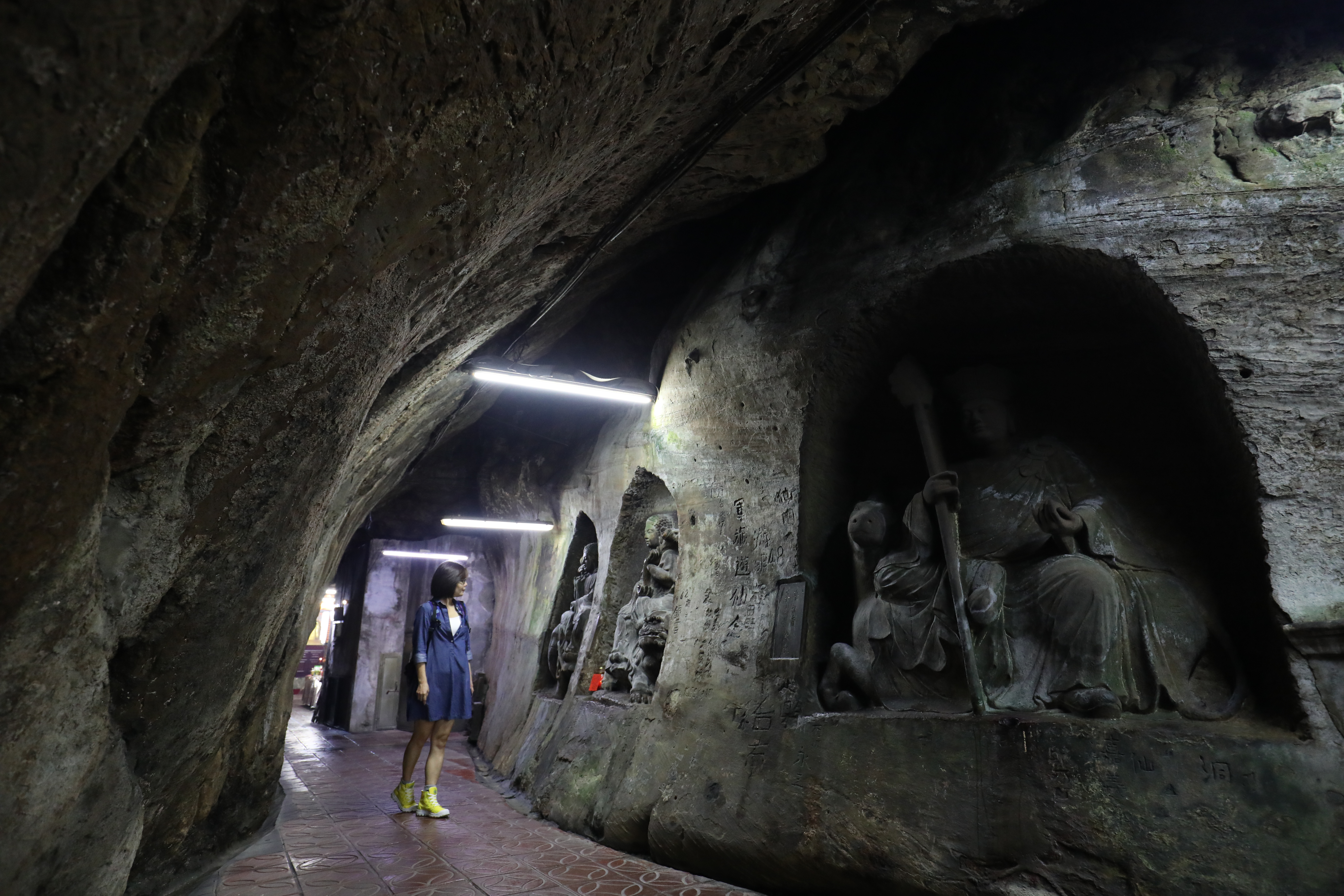 「仙洞巖」曾名列基隆8景之一，洞窟寺廟有如台版敦煌石窟。