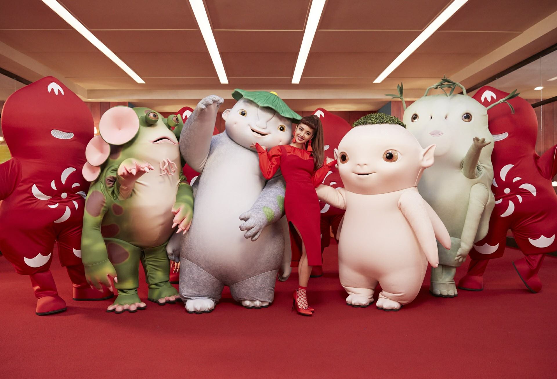 蔡依林為電影《捉妖記2》演唱主題曲〈什麼什麼〉，電影在中國大賣，連帶帶動蔡依林的氣勢。（摘自蔡依林臉書）