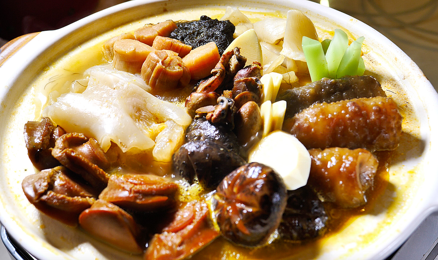 「黃湯海味盆菜」使用18種名貴食材，代表「黃金滿屋」的意思。（港幣3,888元／鍋，約NT$14,696）