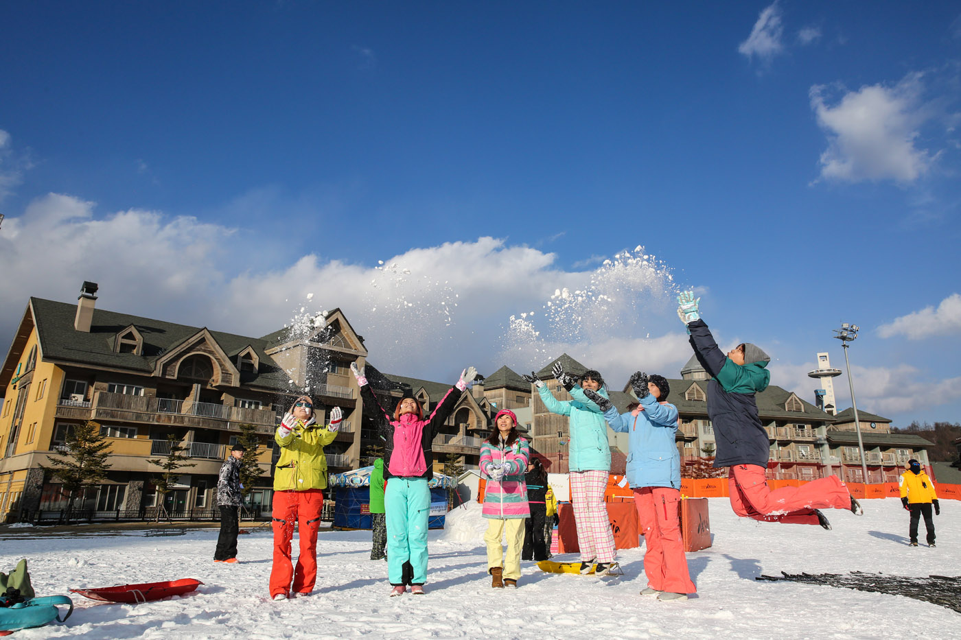 冬天就是要到北國盡情玩雪，趕在冬奧前登上國際級滑雪場，更是過癮。