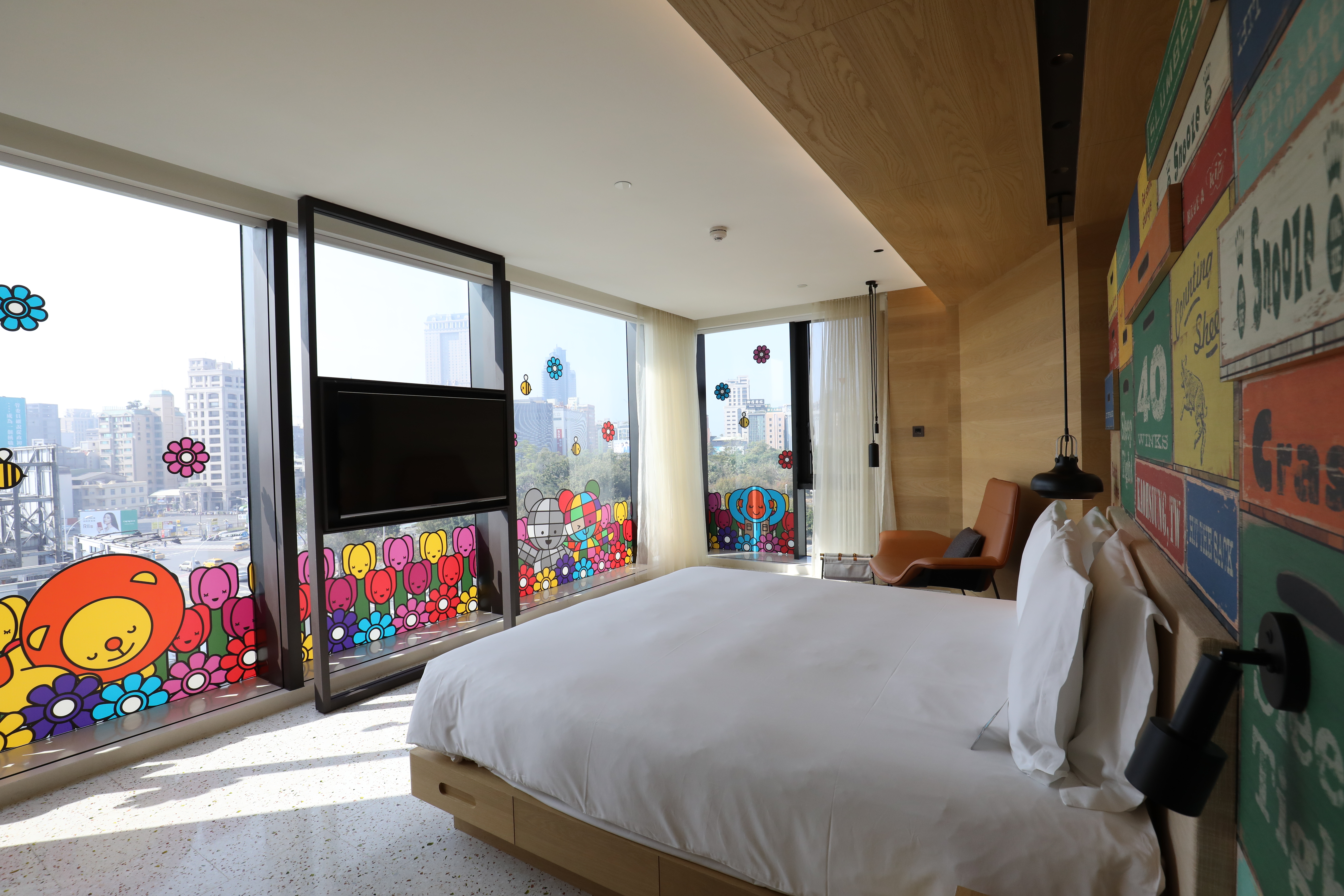 入住「高雄中央公園英迪格酒店」，可以選擇藝術主題房型。